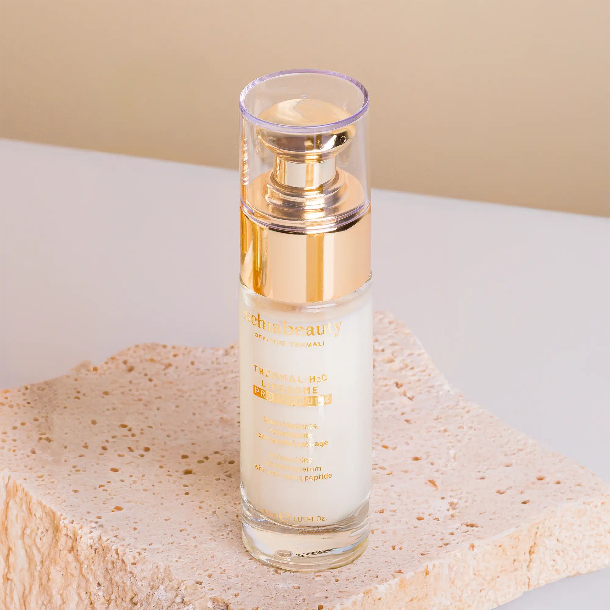 Creme-Flakon mit goldener Kappe. Aufschrift: ischiabeauty, Thermal H2O Liposome Proformula. Text in Italienisch und Englisch.