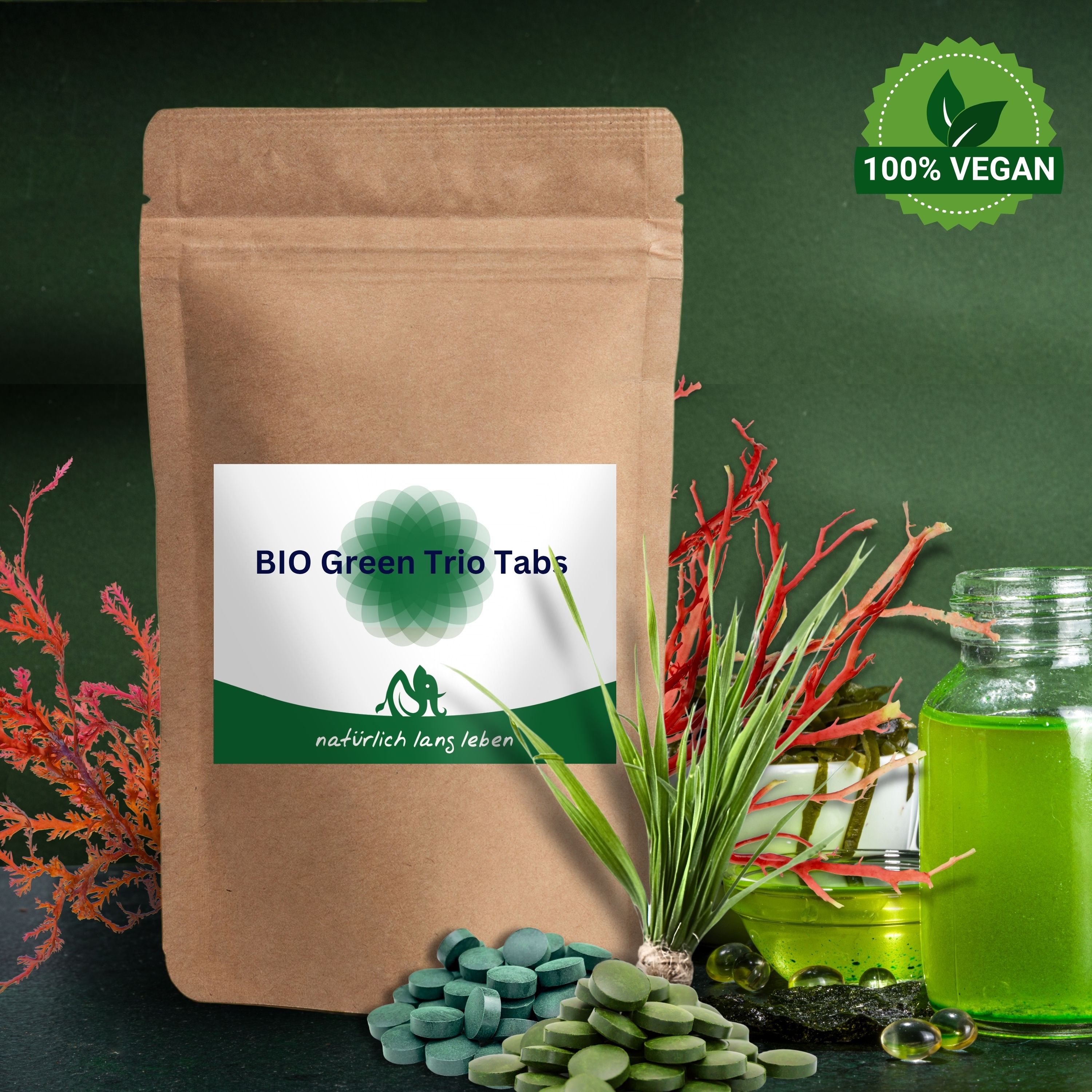 Etikett mit Produktinformationen. Aufschrift: BIO Green Trio Tabs, Zutaten, Nährwerte, Bio-Zertifizierung.