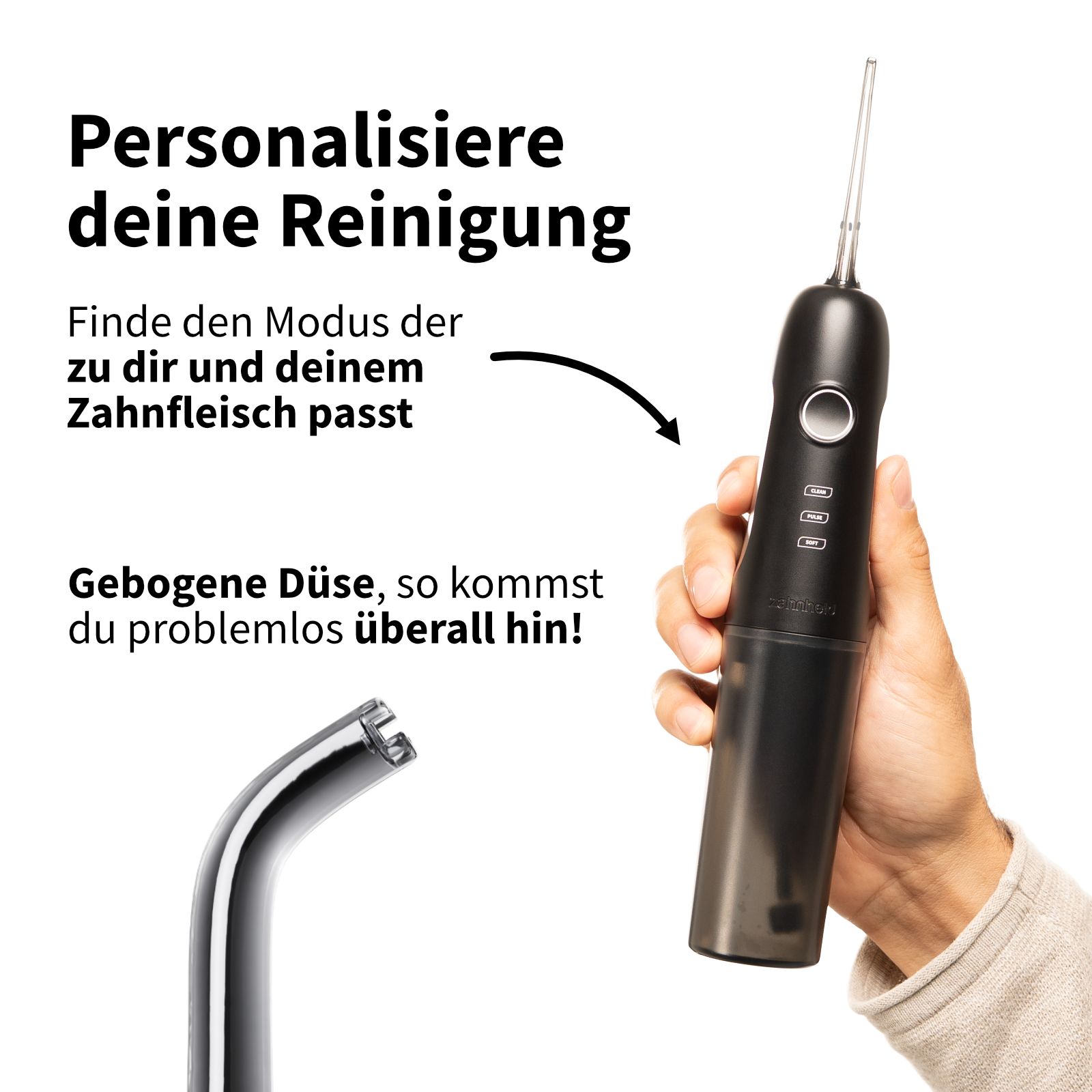 Schwarze elektrische Zahndusche in Hand. Gebogene Düse. Text: Personalisiere deine Reinigung. Modus für Zahnfleisch.