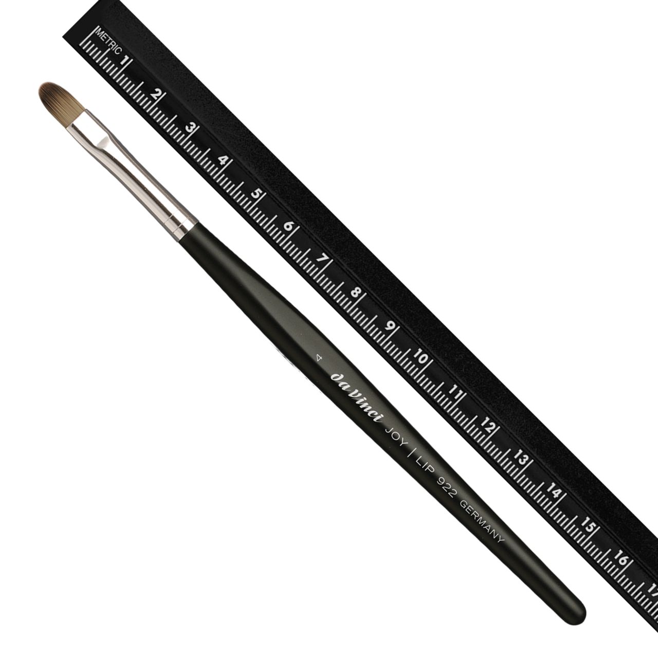 Pinsel mit schwarzem Griff, silberner Zwinge und ovalem Pinselkopf. Ein Lineal liegt daneben. Aufschrift: Da Vinci JOY LIP 922 GERMANY.