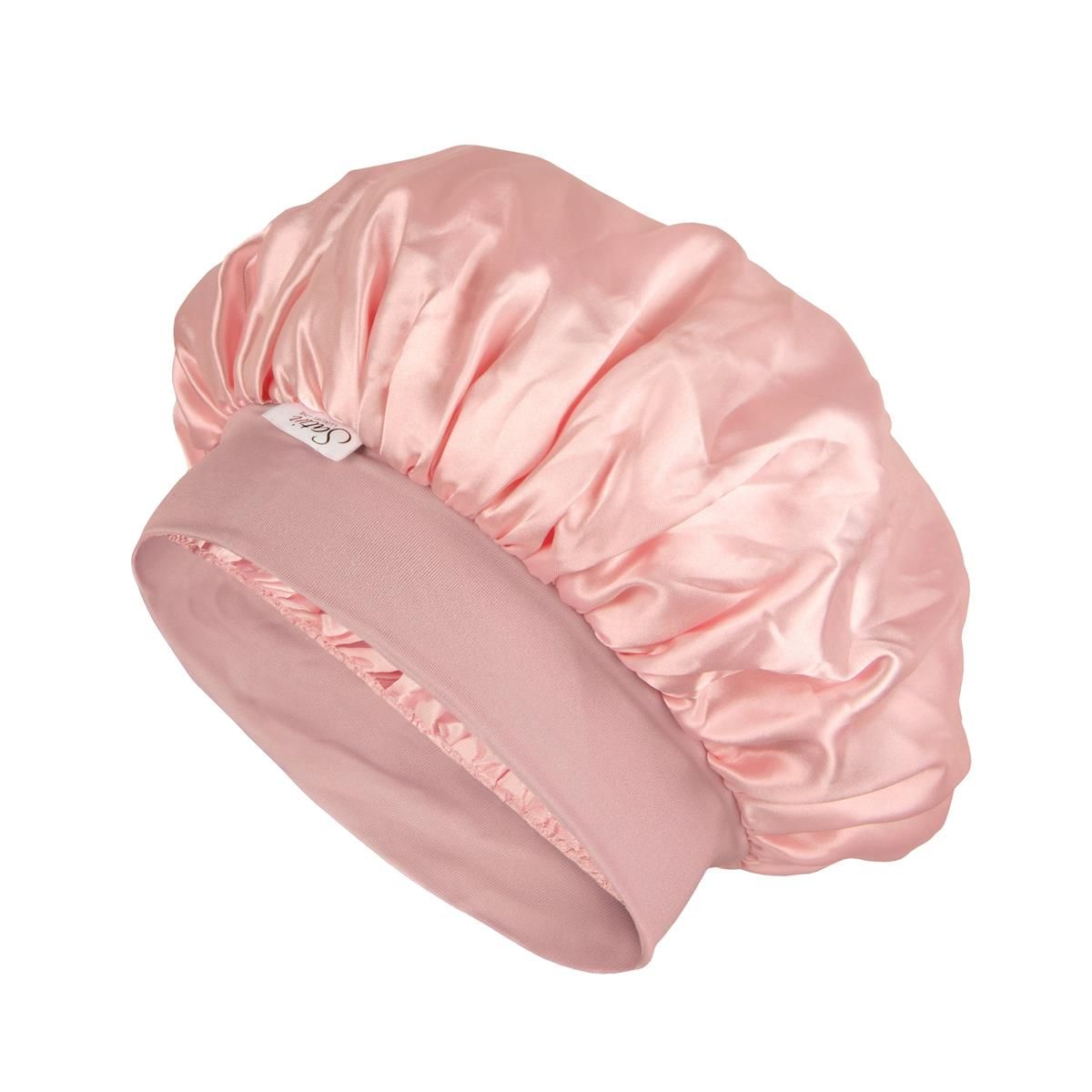 Een roze satijnen haarband. De haarband heeft een ronde vorm en is gemaakt van glanzende stof. Het heeft een elastische band.