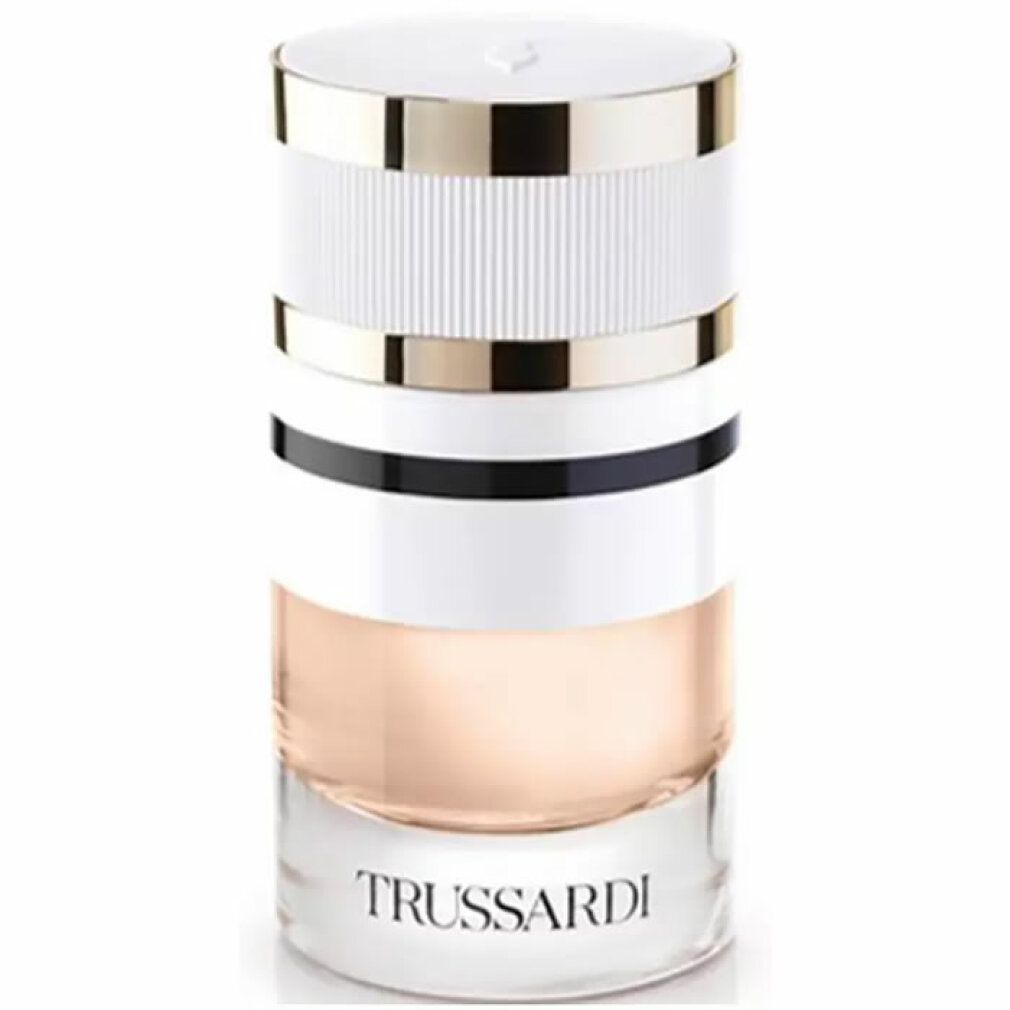 Parfümflasche mit weißem, goldfarbenem und schwarzem Design. Unten steht TRUSSARDI.