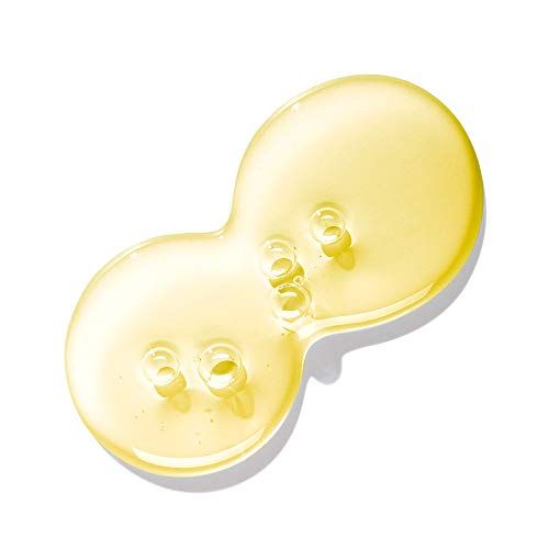 Gelbliche, transparente Flüssigkeit mit Blasen. Tropfenförmige Anordnung, verbunden. Auf weißem Hintergrund.