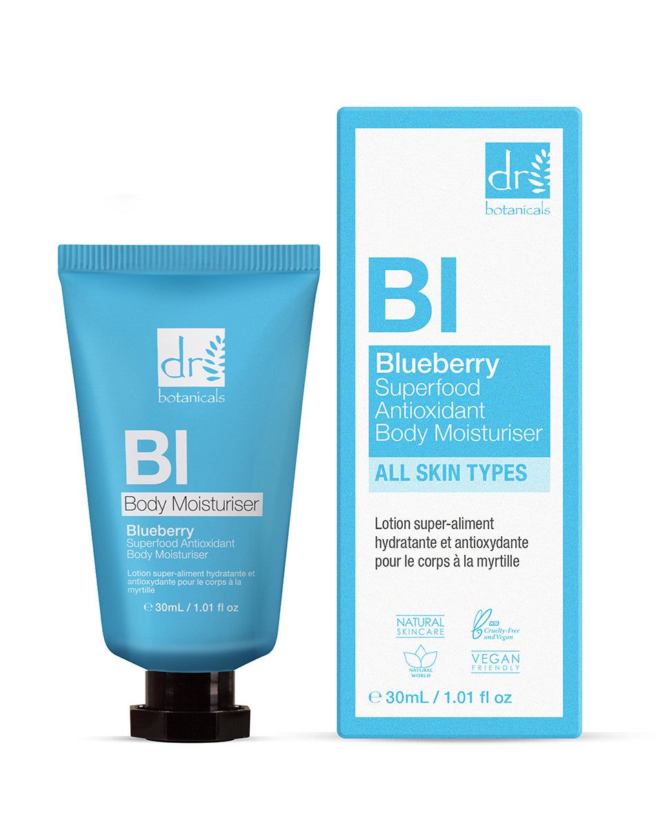 Blaue Tube und Schachtel mit Produktaufschrift. Text: Blueberry Superfood Antioxidant Body Moisturiser. Logo: Dr Botanicals.