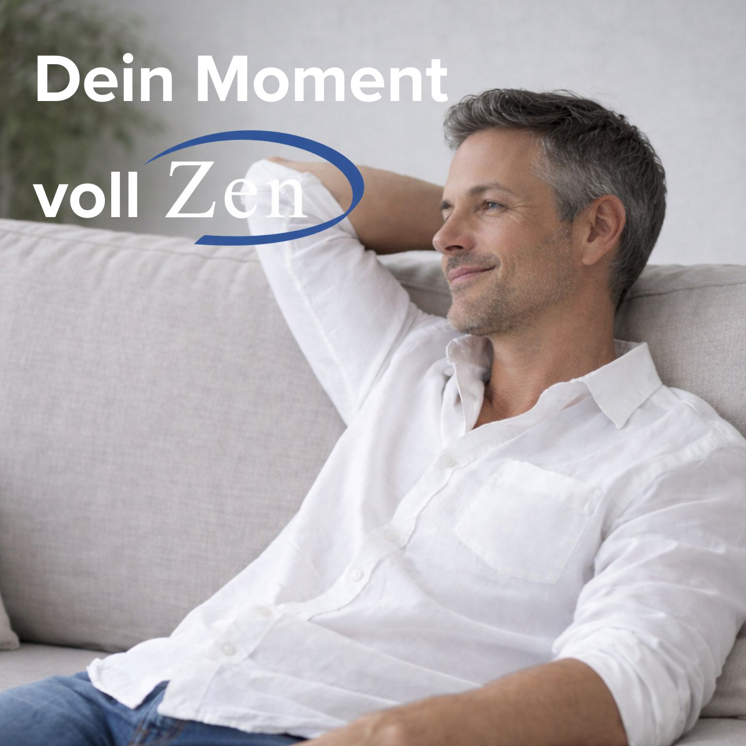 Ein Mann sitzt entspannt auf einem Sofa. Text: Dein Moment voll Zen.