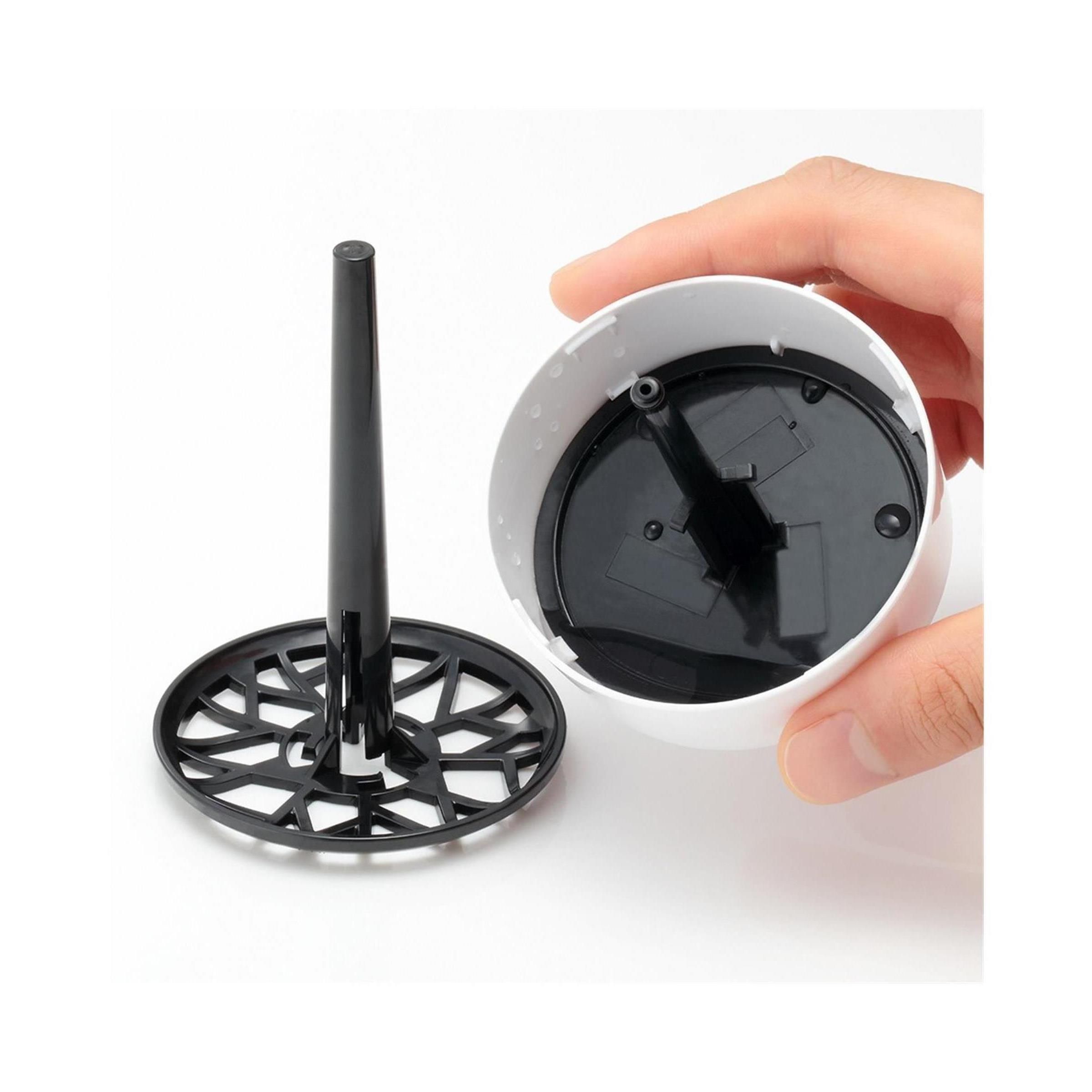 Weißes Produkt mit schwarzem Einsatz und schwarzem Stift. Geöffnete Produktteile.