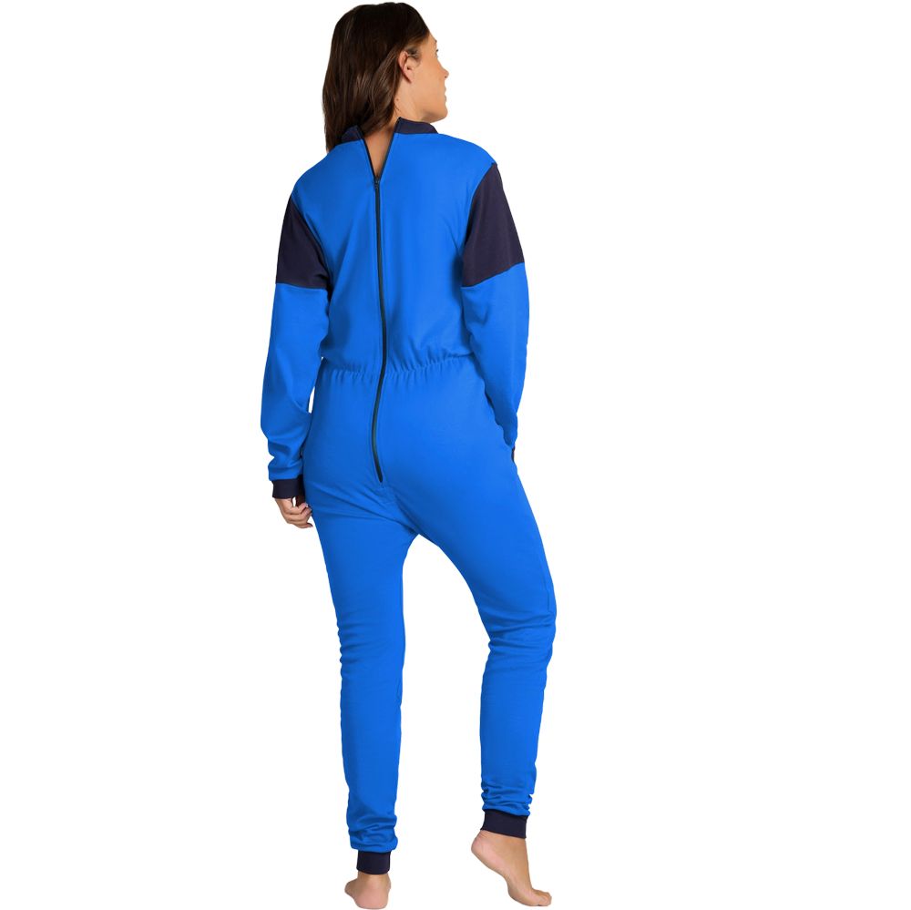 Blauer Overall mit Rückenreißverschluss. Dunkelblaue Ärmel. Rückansicht. Reißverschluss verläuft mittig.