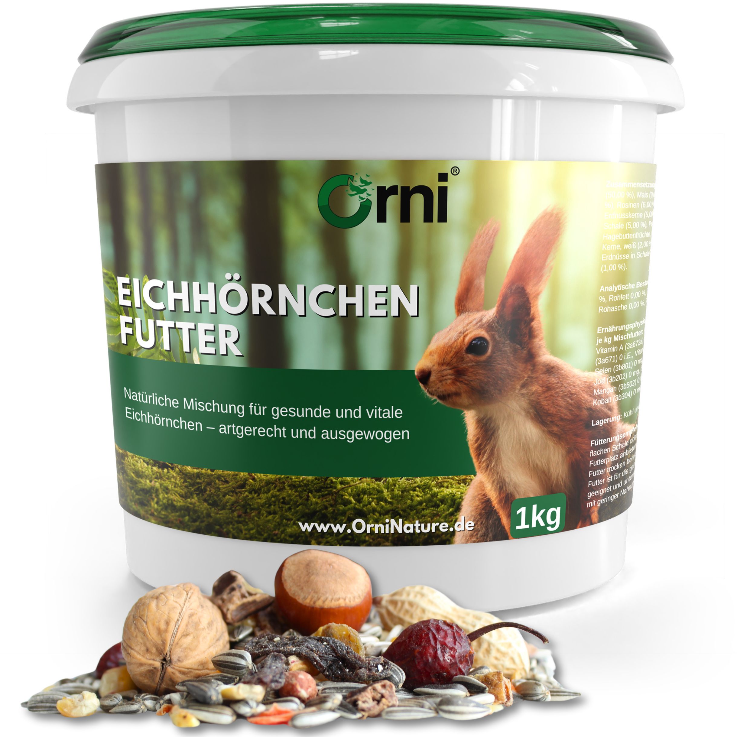 Eimer mit Eichhörnchenfutter. Aufschrift: Orni, Eichhörnchen Futter, 1kg. Mischung aus Nüssen und Samen.