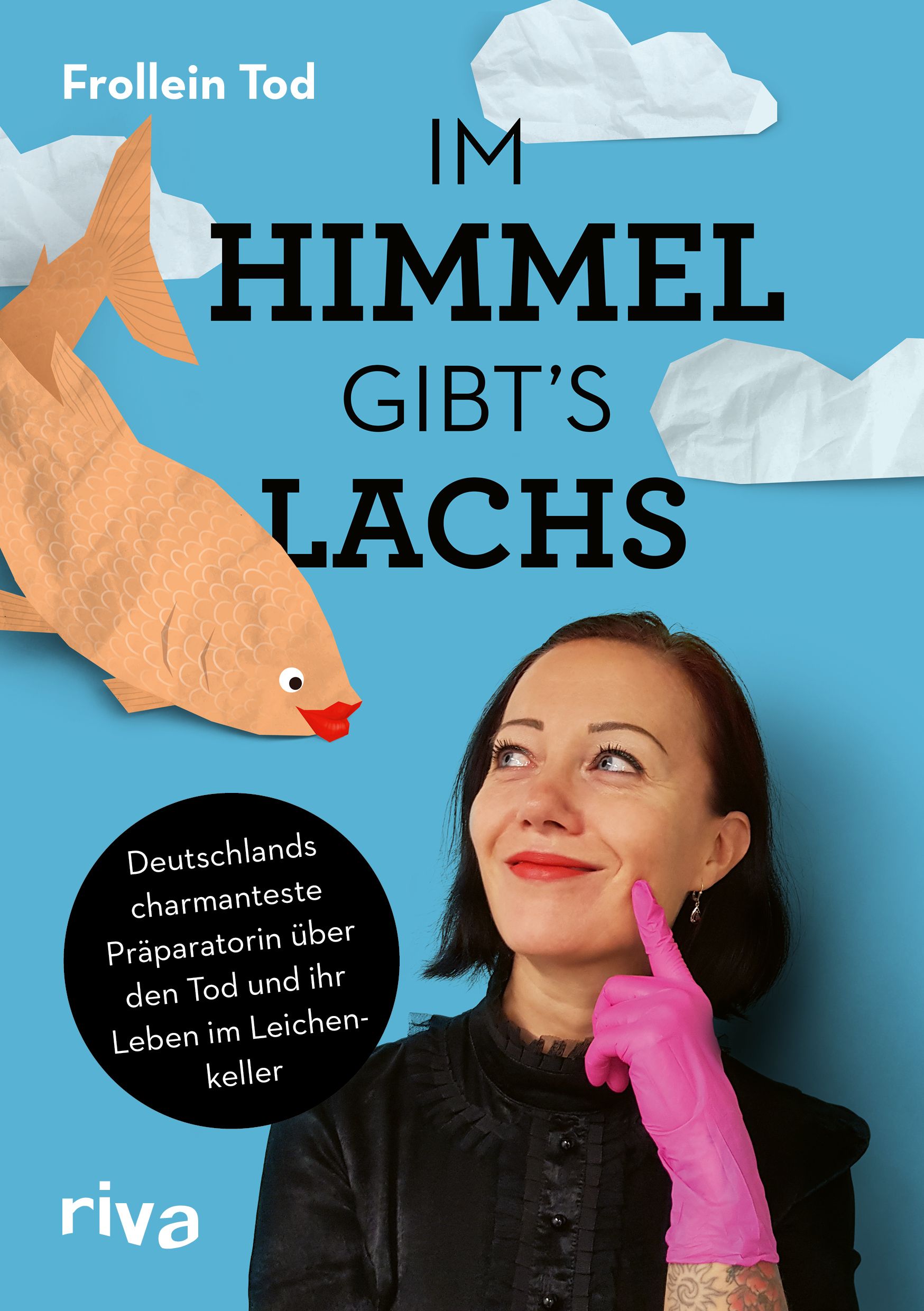 Buchcover mit Titel „Im Himmel gibt's Lachs“. Frau mit rosa Handschuh, Fisch-Illustration, Wolken. Riva-Verlag.
