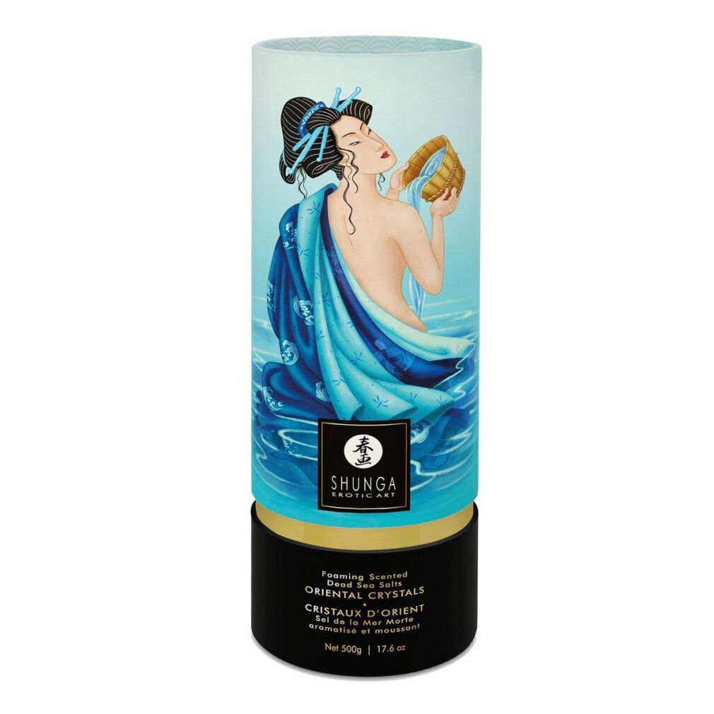 Zylindrische Verpackung mit Frau im Wasser. Text: SHUNGA, Oriental Crystals, Badesalz.