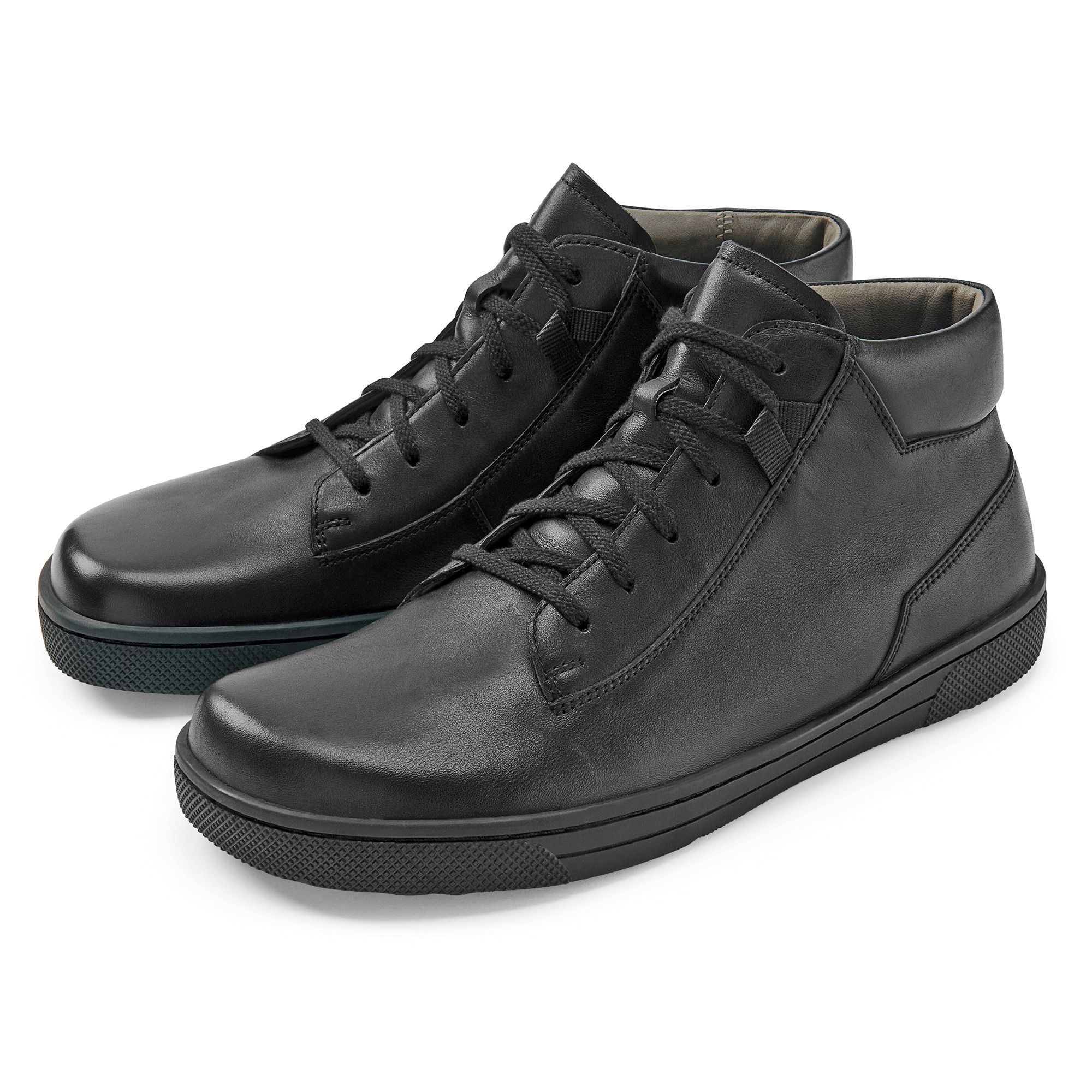 Schwarze Leder-Stiefeletten für Herren mit Schnürung und breiter Passform.