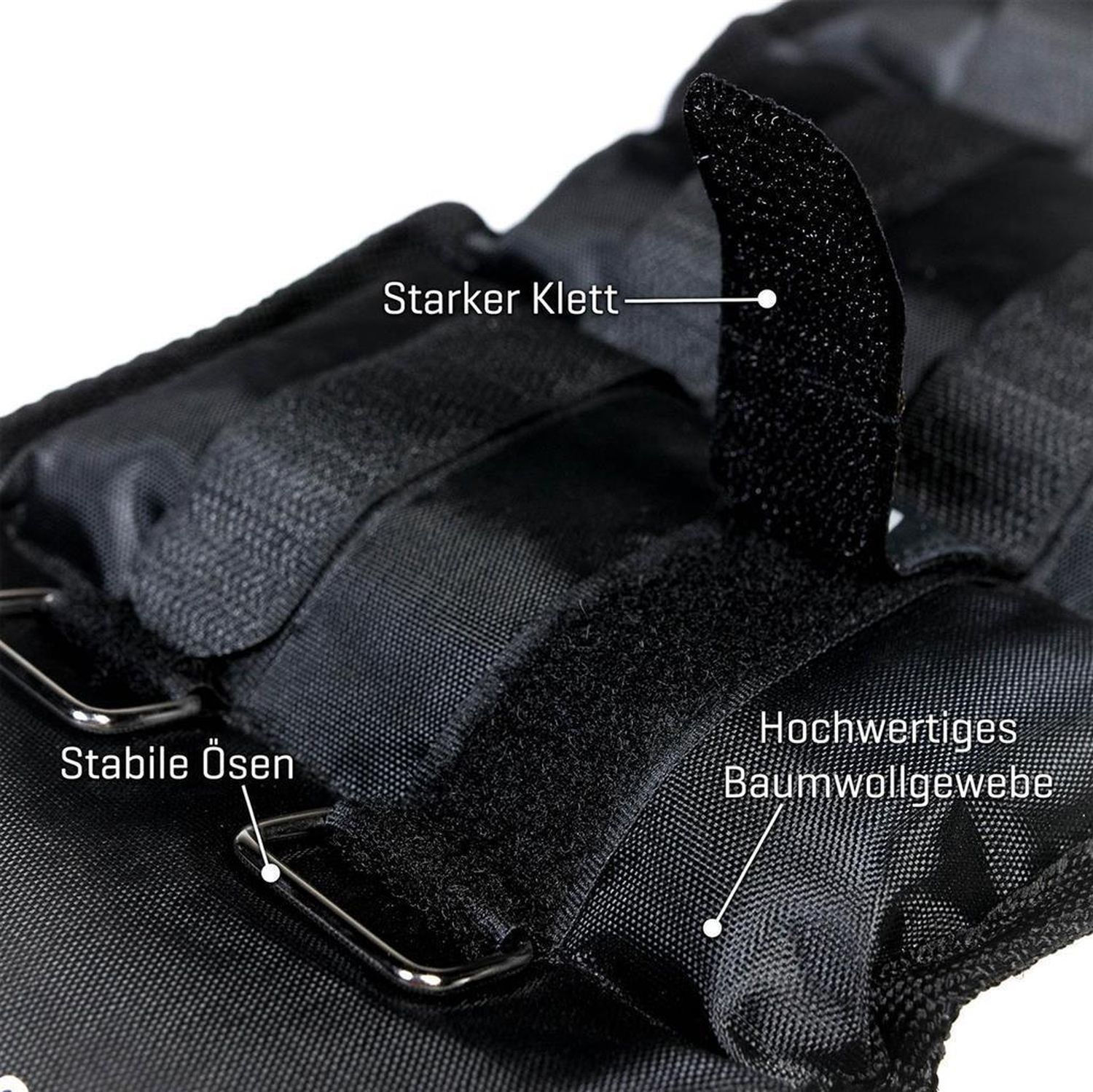 Nahaufnahme einer schwarzen Gewichtsmanschette mit Klettverschluss, Metallösen und Baumwollgewebe. Beschriftung.