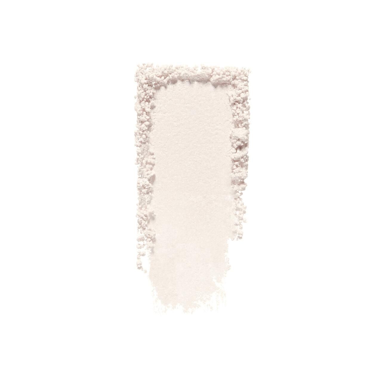 Heller, cremefarbener Lidschatten-Swatch auf weißem Hintergrund. Textur sichtbar.