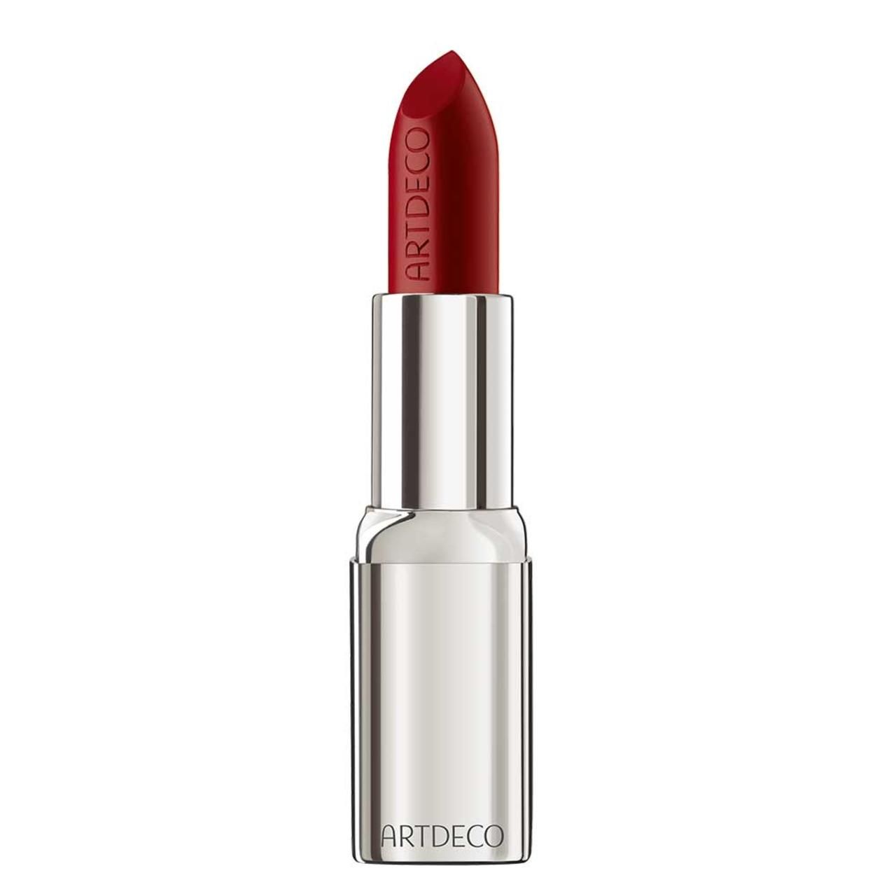 Roter Lippenstift mit silberner Hülse. Auf dem Lippenstift und der Hülse ist der Schriftzug ARTDECO zu sehen.