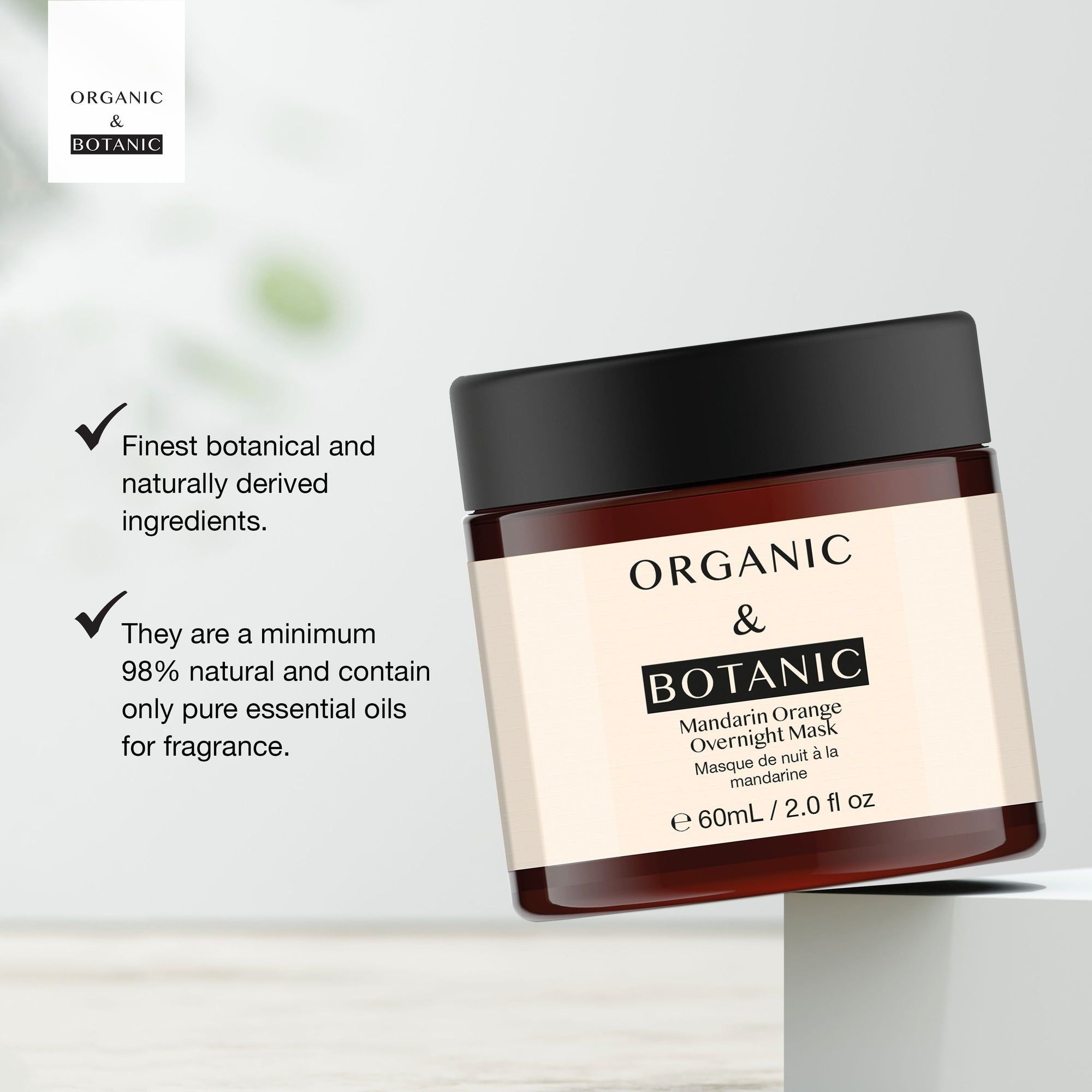 Glasdose mit schwarzem Deckel. Aufschrift: ORGANIC & BOTANIC, Mandarin Orange Overnight Mask. Text: 98% natural.