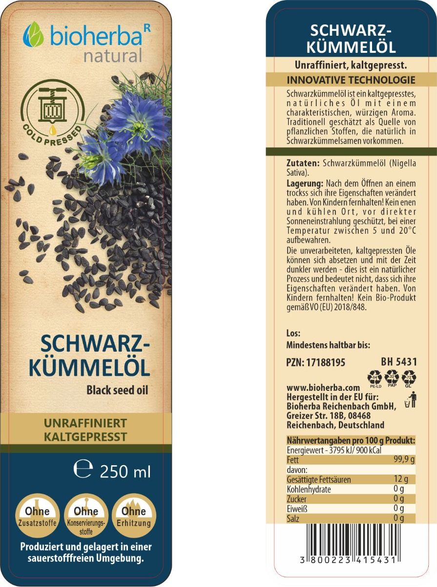 Flasche mit Schwarzkümmelöl. Aufschrift: Schwarzkümmelöl, unraffiniert, kaltgepresst. Marke: Bioherba natural. Enthält 250 ml.