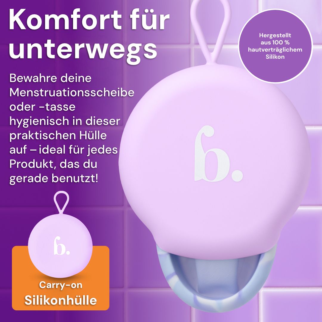 Eine runde, lavendelfarbene Silikonhülle mit einem Anhänger und dem Logo 'f.b.'