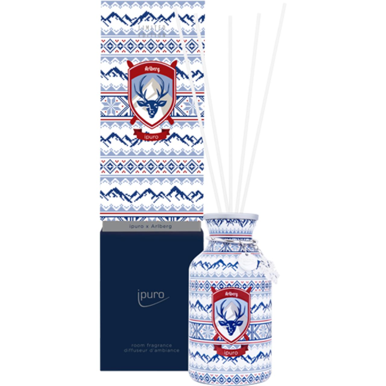 Raumduft-Diffusor mit Stäbchen und Verpackung. Weiß-blaues Muster mit Hirsch-Emblem. "Ipuro" und "Arlberg" Schriftzug.
