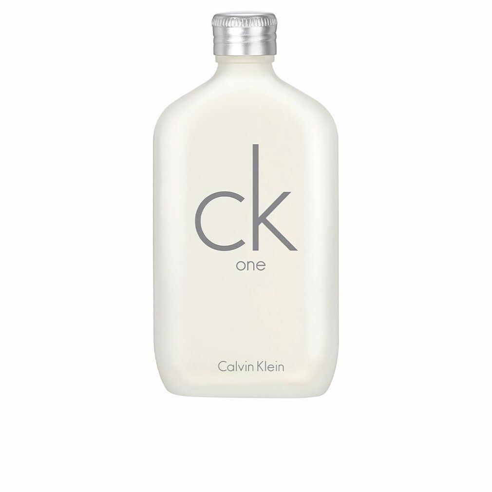 Parfümflasche Calvin Klein ck One. Flasche mit silbernem Verschluss. Aufschrift: ck one, Calvin Klein.