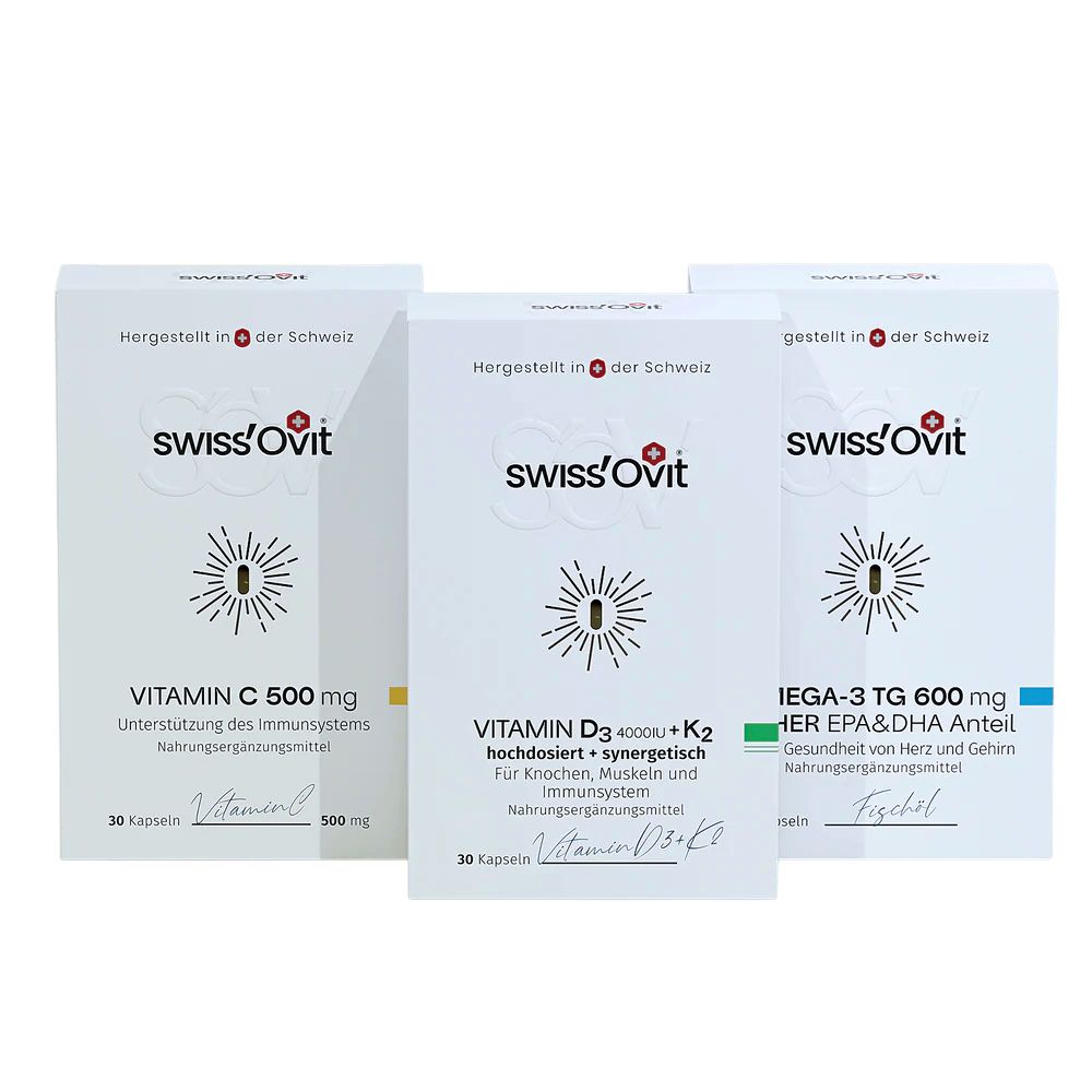 SwissOvit: Vitamin C 500 mg, Vitamin D3 + K2, Omega-3. Vorderseiten der Verpackungen mit Dosierungsangaben.
