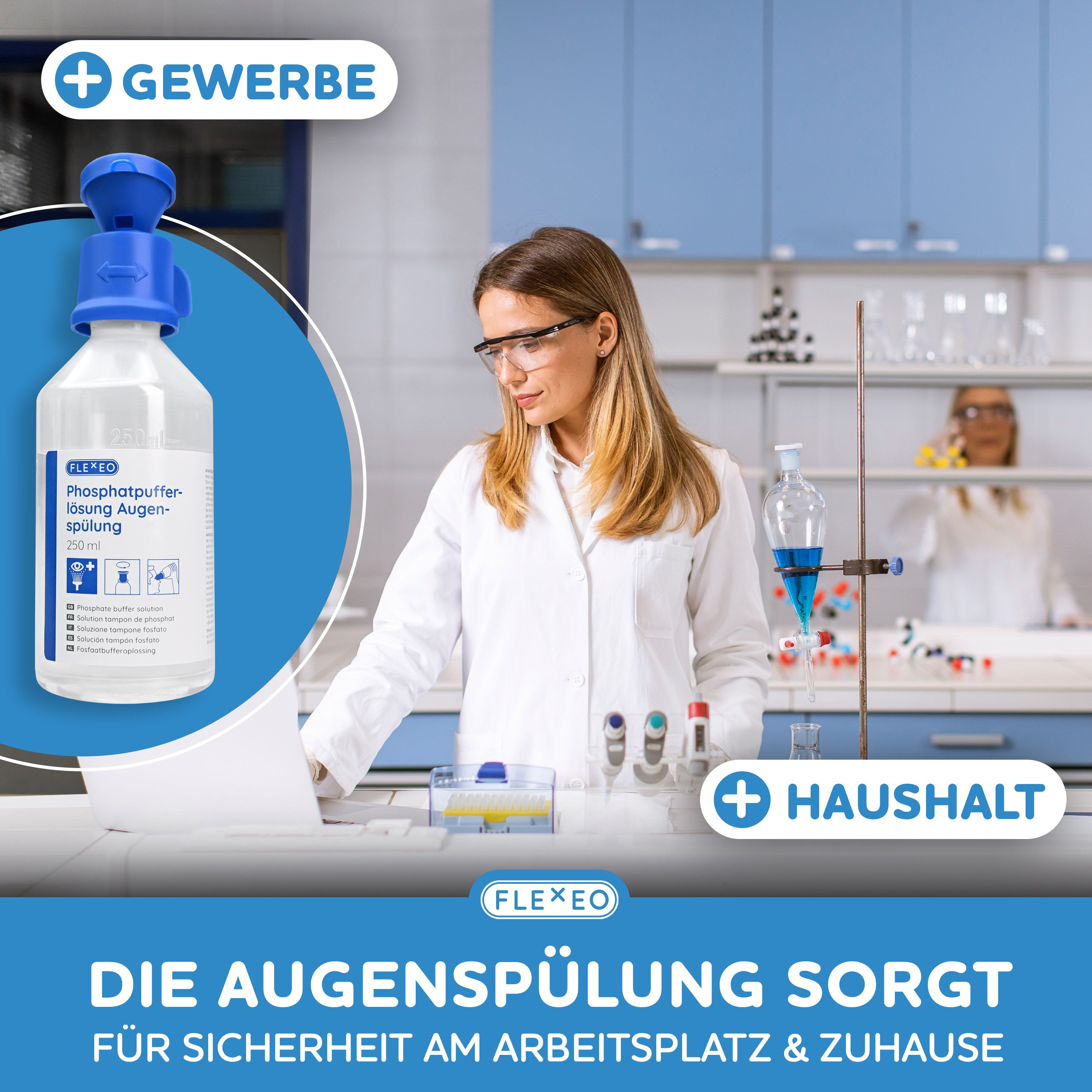 FLEXEO Augenspülflasche. Weiße Flasche mit blauem Aufsatz. Aufschrift: Phosphatpuffer-Lösung Augenspülung. Frau im Labor.