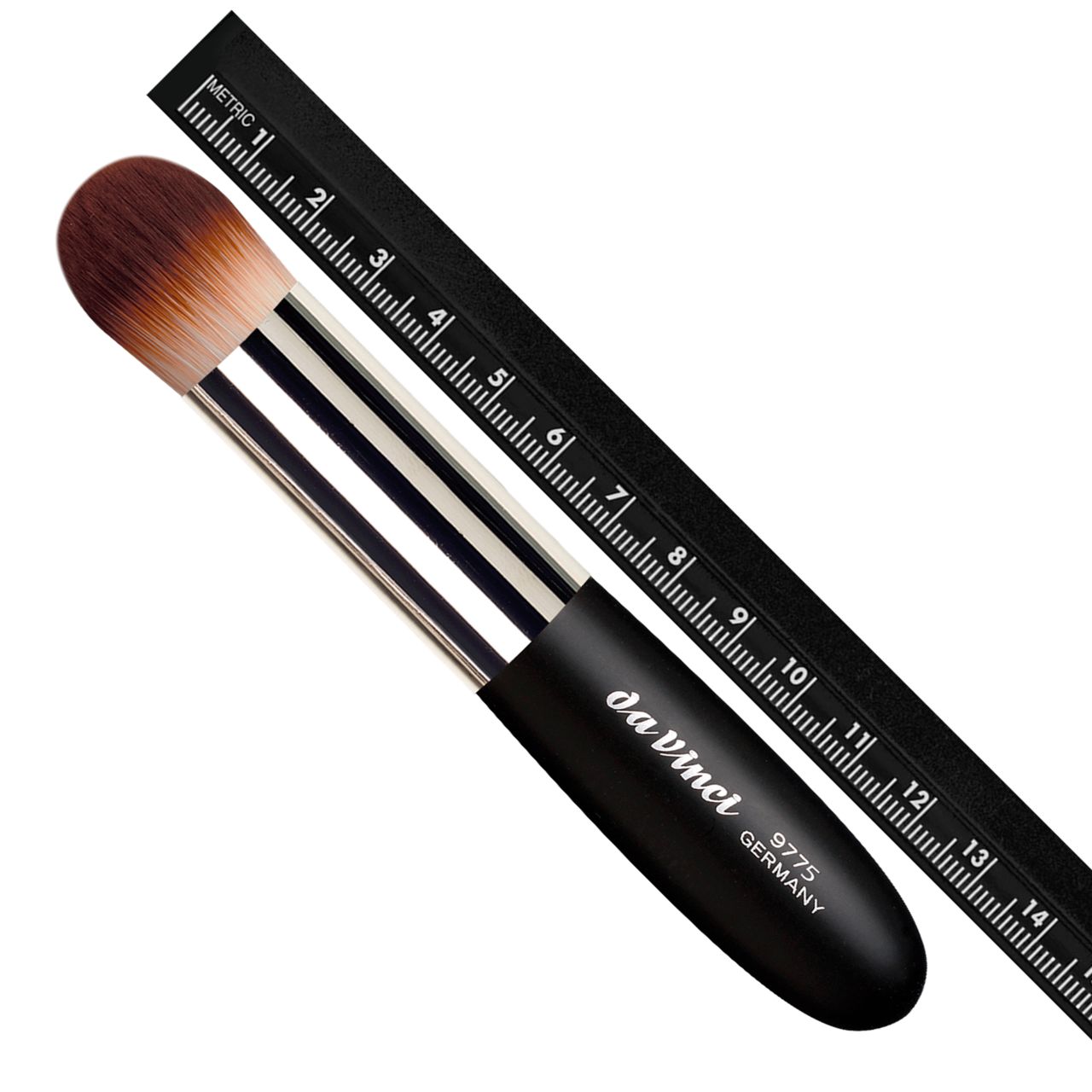 Foundation- und Concealerpinsel mit Lineal. Schwarzer Griff, silberne Zwinge, braune Borsten. Marke: da Vinci, Modell 9775, Herkunft: Germany. Lineal.