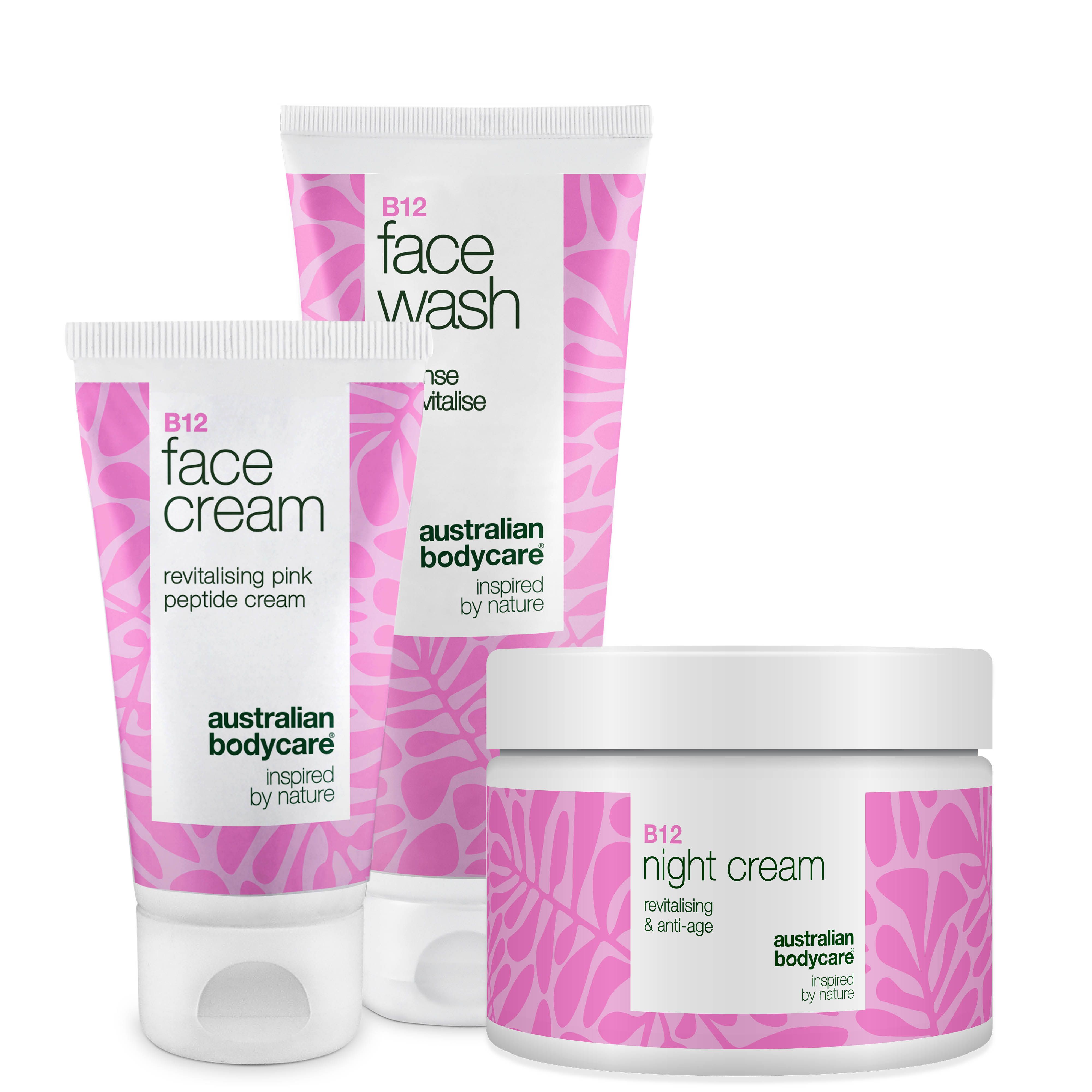 L'image présente trois produits Australian Bodycare : une crème pour le visage, un nettoyant visage et une crème de nuit. Tous ont un emballage rose avec des accents blancs et le nom de la marque.