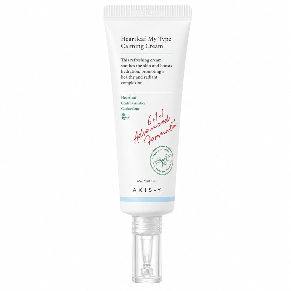 Weiße Tube mit beruhigender Creme, auf weißem Hintergrund.