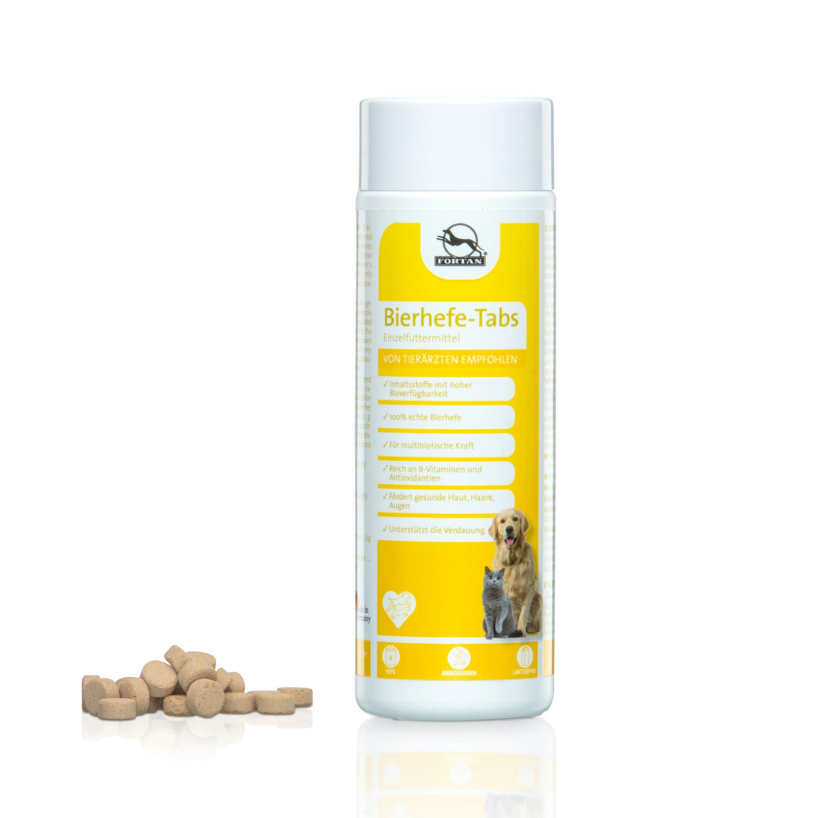 Weiße Flasche mit gelbem Etikett und Tabletten daneben. Aufschrift: Bierhefe-Tabs. Illustration: Hund und Katze. Marke: FORTAN.