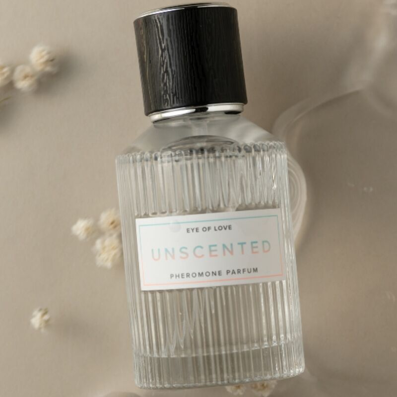 Glasflakon mit schwarzem Deckel. Aufschrift: Unscented, Eye of Love, Pheromon Parfum. Auf hellem Untergrund.