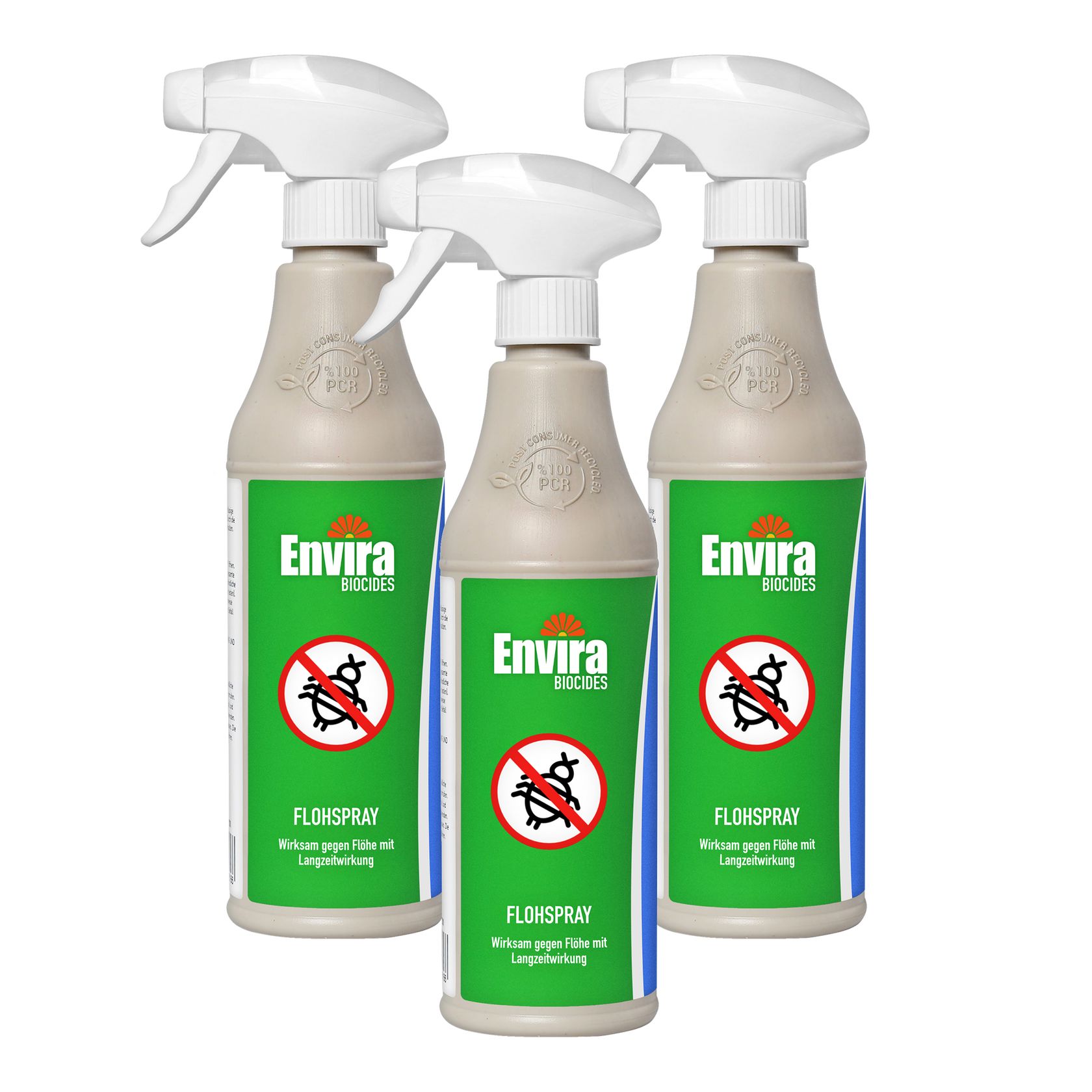 Drei Sprühflaschen mit weißem Sprühkopf und grünem Etikett. Aufschrift: Envira, Flohspray. Roter Käfer mit Kreuz.