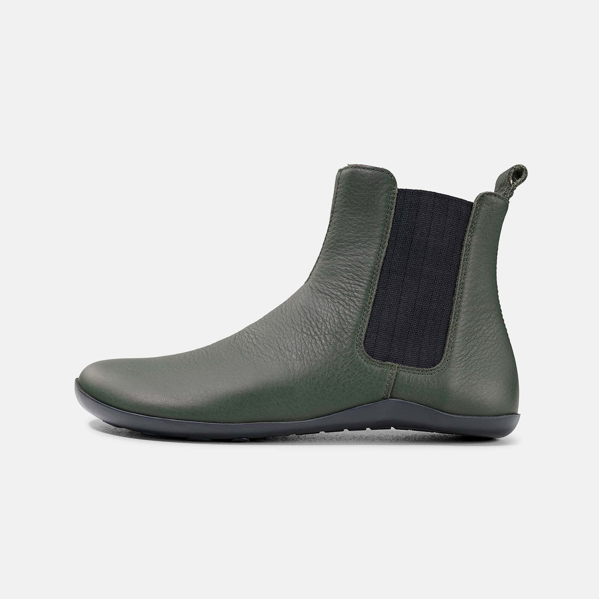 Grüner Chelsea-Stiefel aus Leder mit elastischen Seiteneinsätzen.