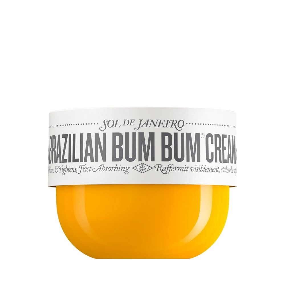 Gelbe Creme in einem runden Behälter. Weißer Deckel mit Produktnamen und Markennamen. Text: Brazilian Bum Bum Cream.
