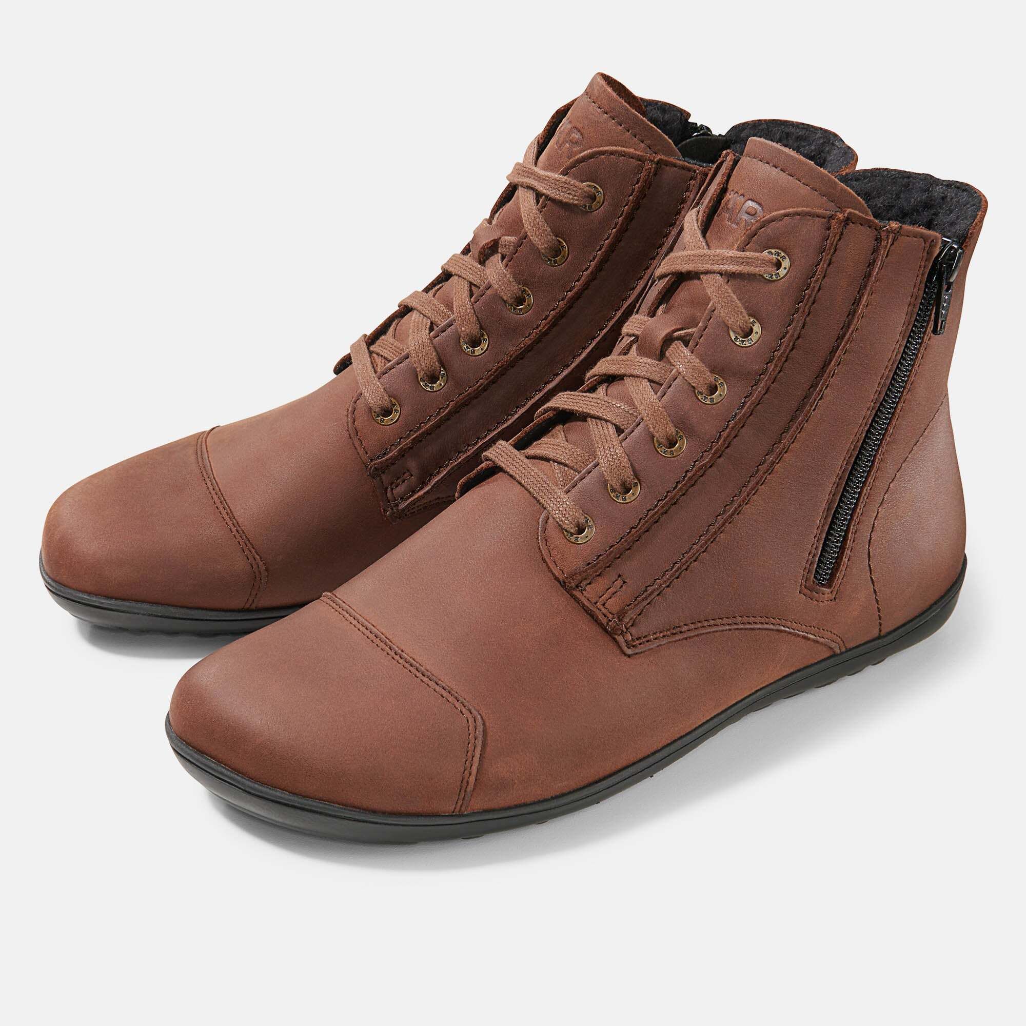 Braune Lederstiefeletten für Herren mit Schnürung und seitlichem Reißverschluss.