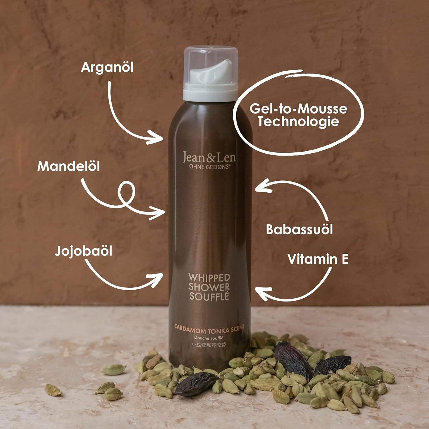 Braune Flasche mit weißem Sprühkopf. Aufschrift: Jean & Len, Whipped Shower Soufflé. Inhaltsstoffe: Arganöl, Mandelöl, Jojobaöl, Babassuöl, Vitamin E.