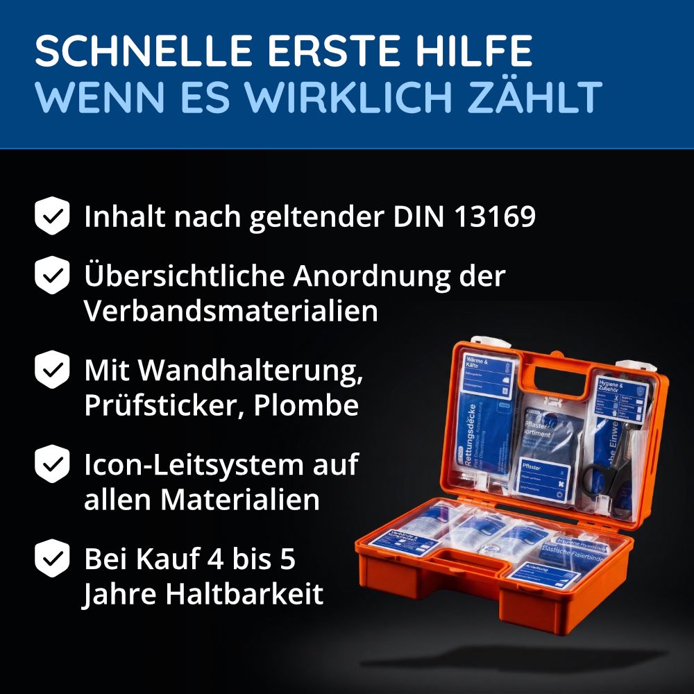 Offener Erste-Hilfe-Koffer mit übersichtlicher Anordnung von Verbandsmaterialien und Zubehör.