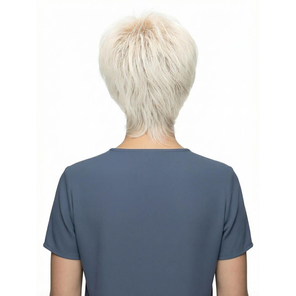 Kurzhaarperücke in hellem Blond. Rückansicht. Haarschnitt.