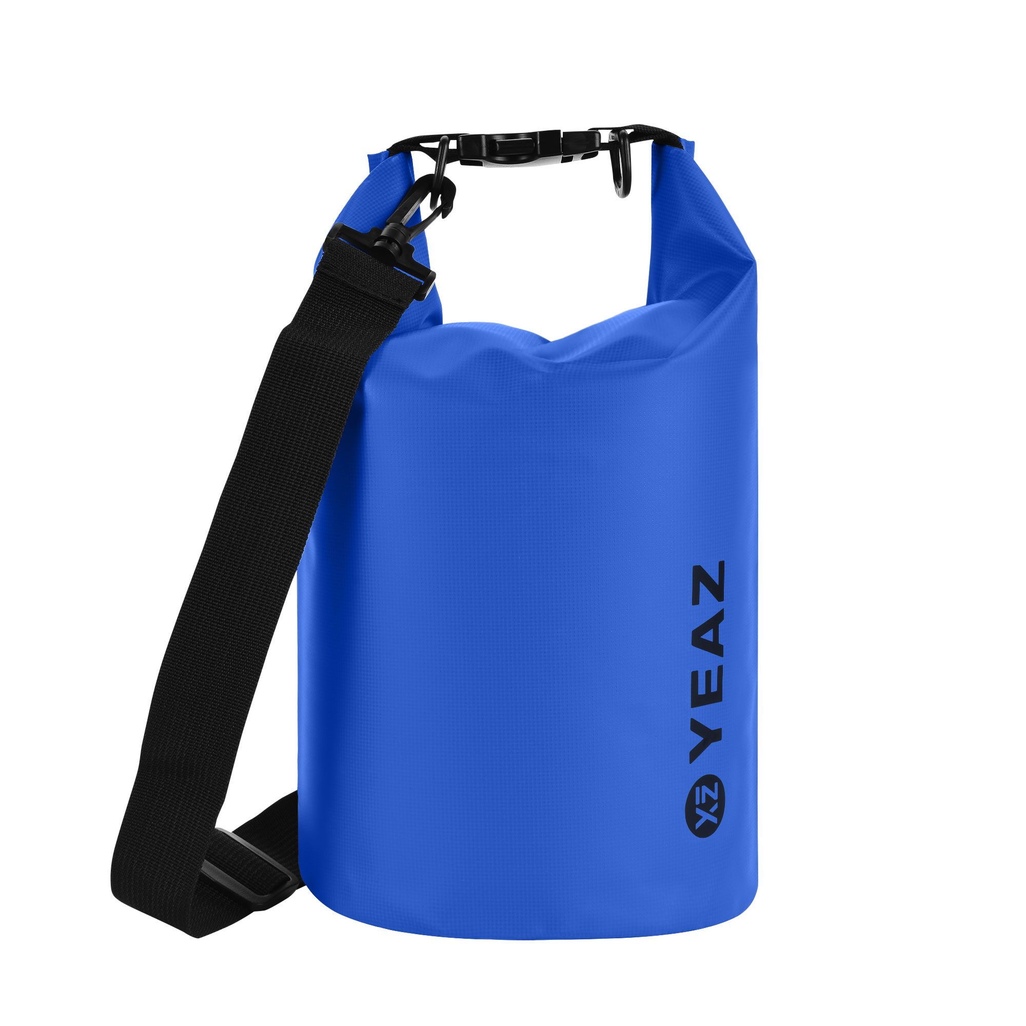 Blauer Packsack mit Schultergurt. Schwarzer Verschluss oben, YEAZ-Logo. Wasserdicht.