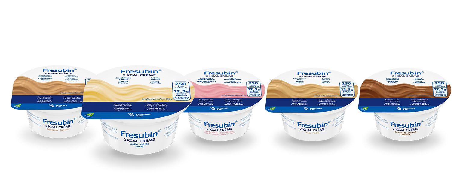 Verschiedene Fresubin 2 kcal Crème. Geöffnete Becher. Verschiedene Geschmacksrichtungen.