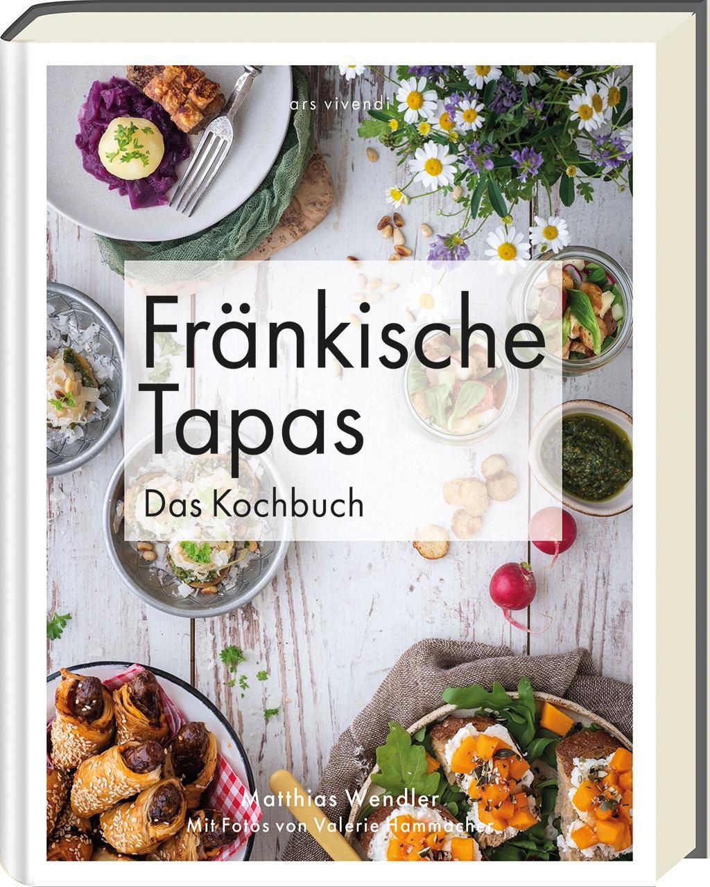 Kochbuch "Fränkische Tapas". Hardcover-Buch mit Fotos von Valerie Hammacher. Auf dem Cover sind Speisen abgebildet.