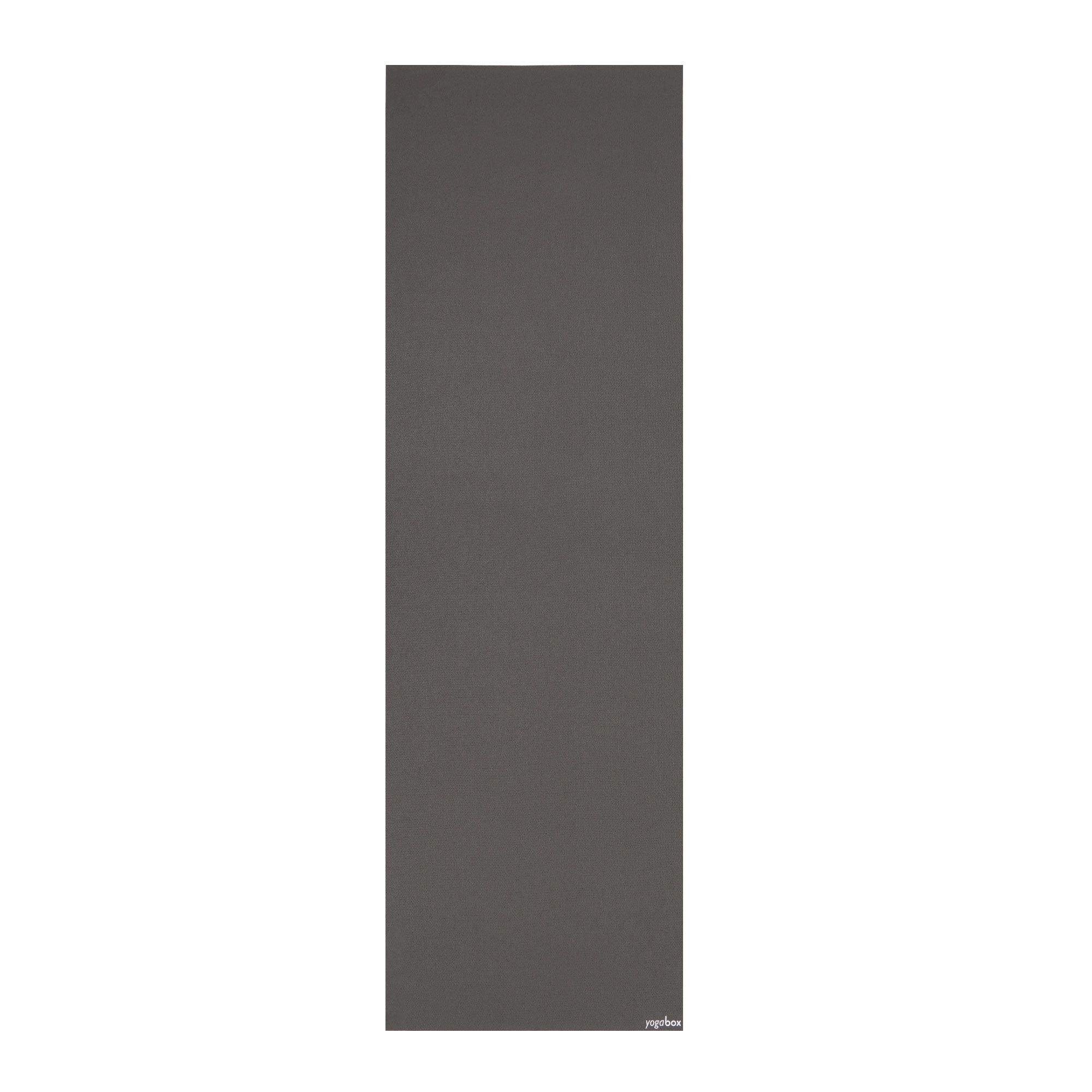 Ausgebreitete Yogamatte in Steinoptik, mit kleinem 'yogabox'-Logo unten rechts.