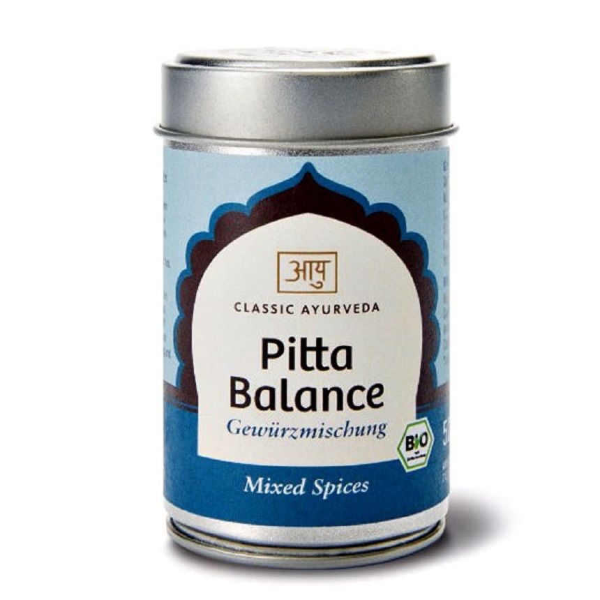 Zylindrische Dose mit blauem Etikett. Aufschrift: Classic Ayurveda, Pitta Balance Gewürzmischung, Bio-Siegel.