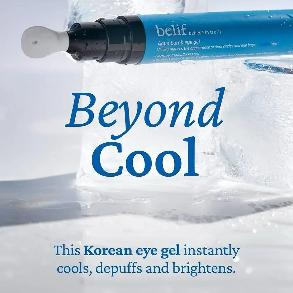 Belif Aqua Bomb Eye Gel auf Eiswürfeln, mit Text "Beyond Cool".