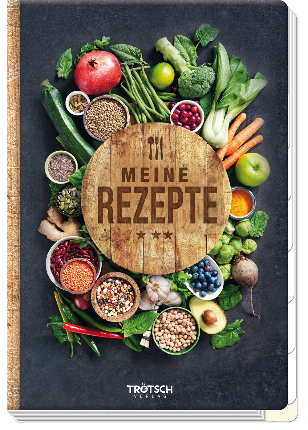 Kochbuch mit dem Titel "Meine Rezepte" auf einem Holzschild. Umgeben von Gemüse und Obst. Verlag Trötsch.