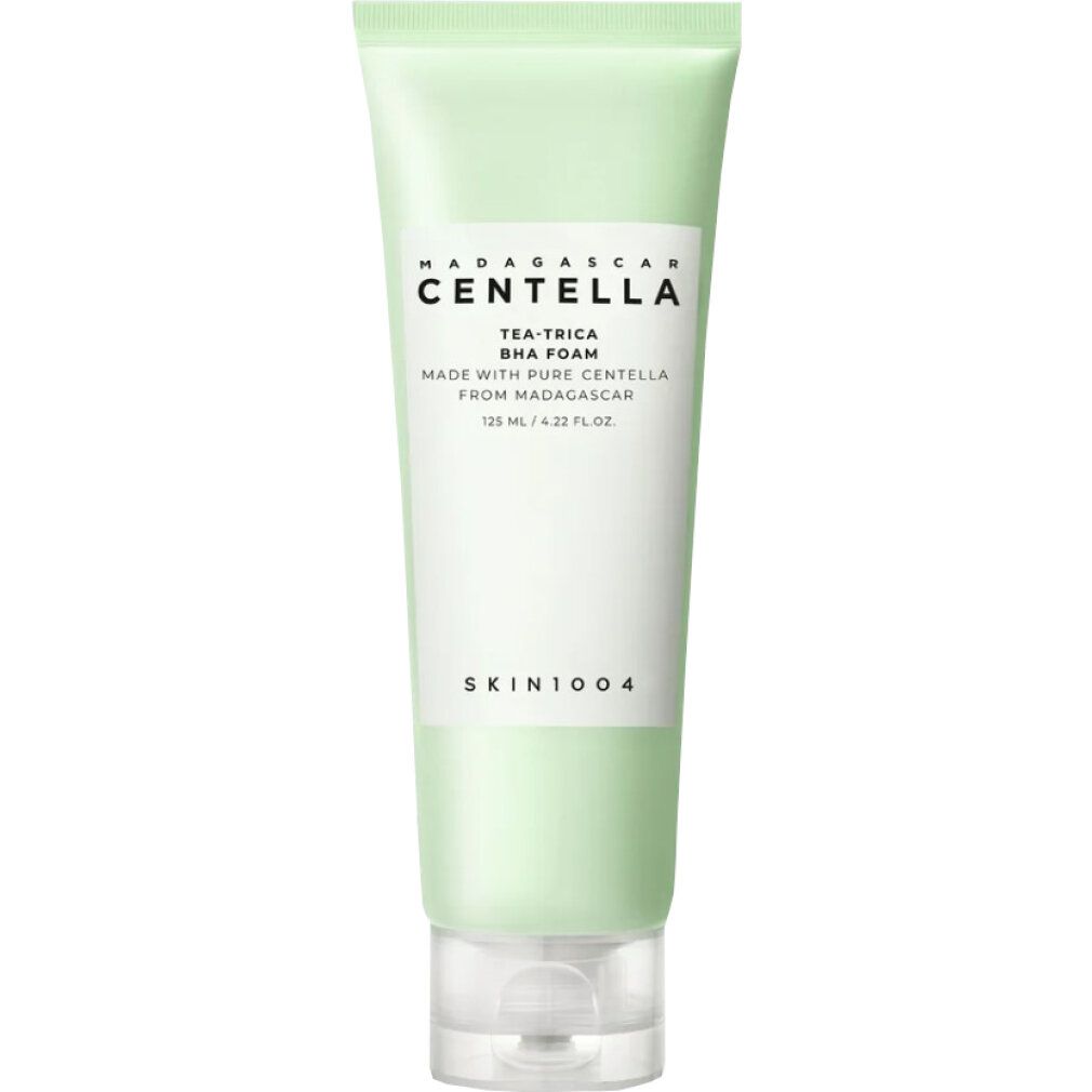 SKIN1004 Madagascar Centella Tea-Trica BHA Foam Tube auf Stein mit Schaum.