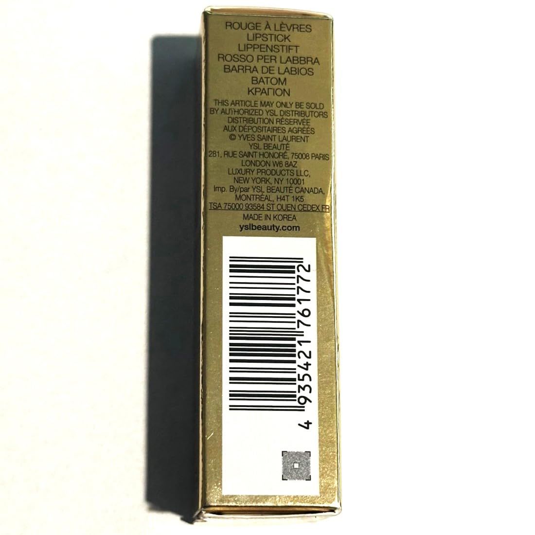 Seite der goldenen Verpackung von YSL Rossetto #6. Produktinformationen, Herstelleradresse und Barcode sind sichtbar.