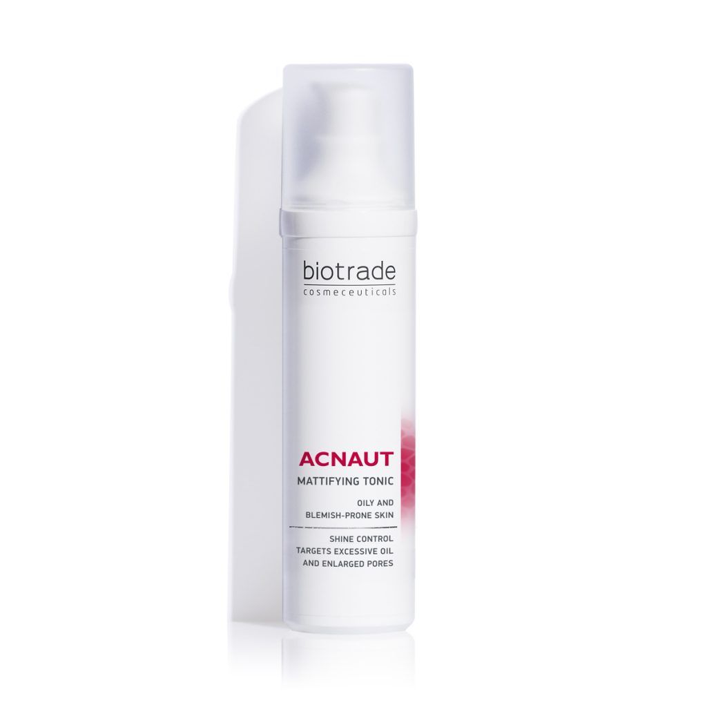Weißes Fläschchen mit Sprühkopf. Aufschrift: Biotrade, Acnaut Mattifying Tonic. Für fettige und zu Unreinheiten neigende Haut.