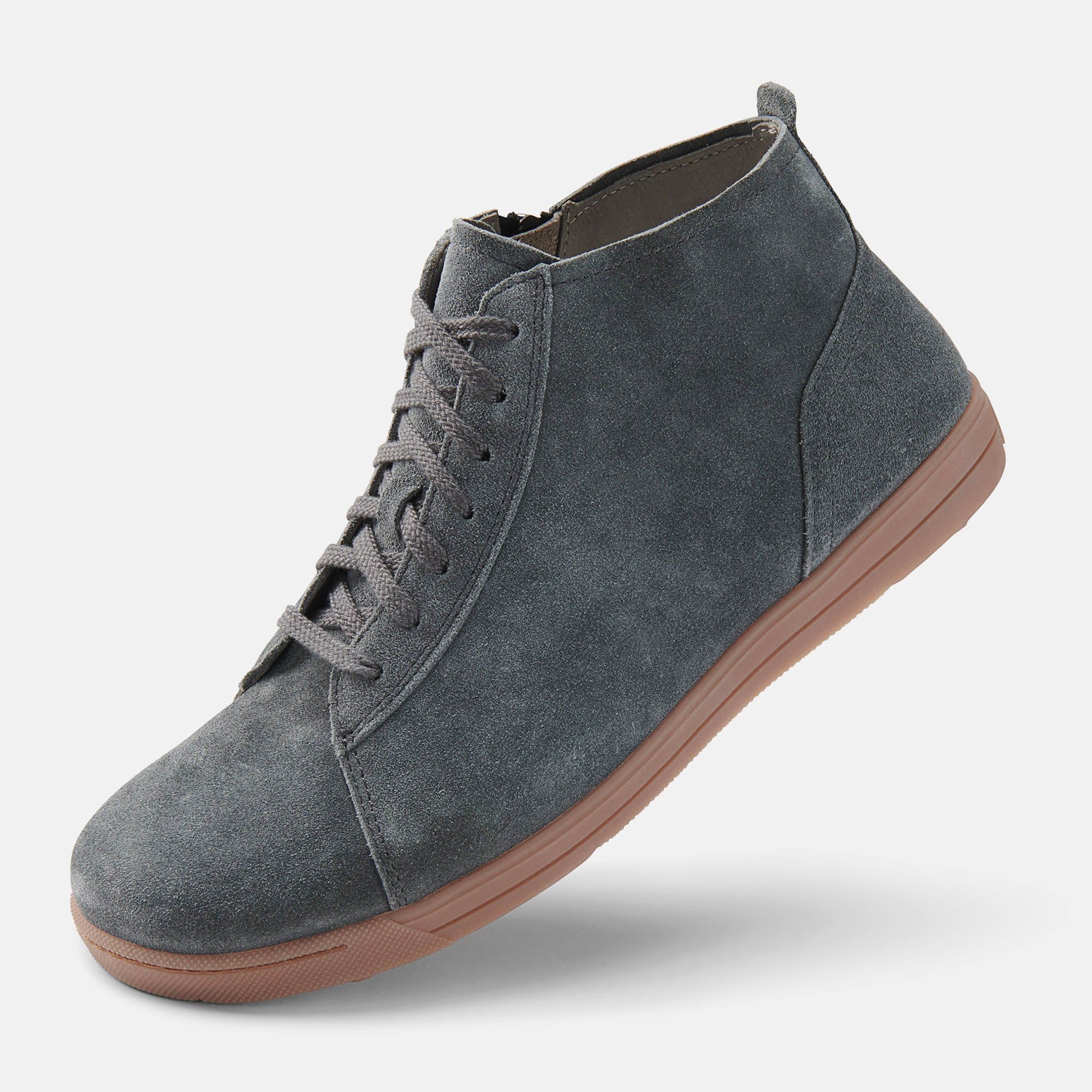 Graue Stiefelette mit Schnürsenkeln und Reißverschluss. Braune Sohle. Wildleder.