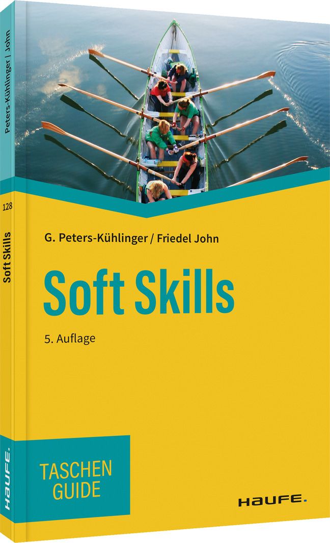 Buchcover von "Soft Skills". Titel und Autoren sichtbar. Gelber Hintergrund mit Ruderboot-Illustration. Verlag: Haufe.