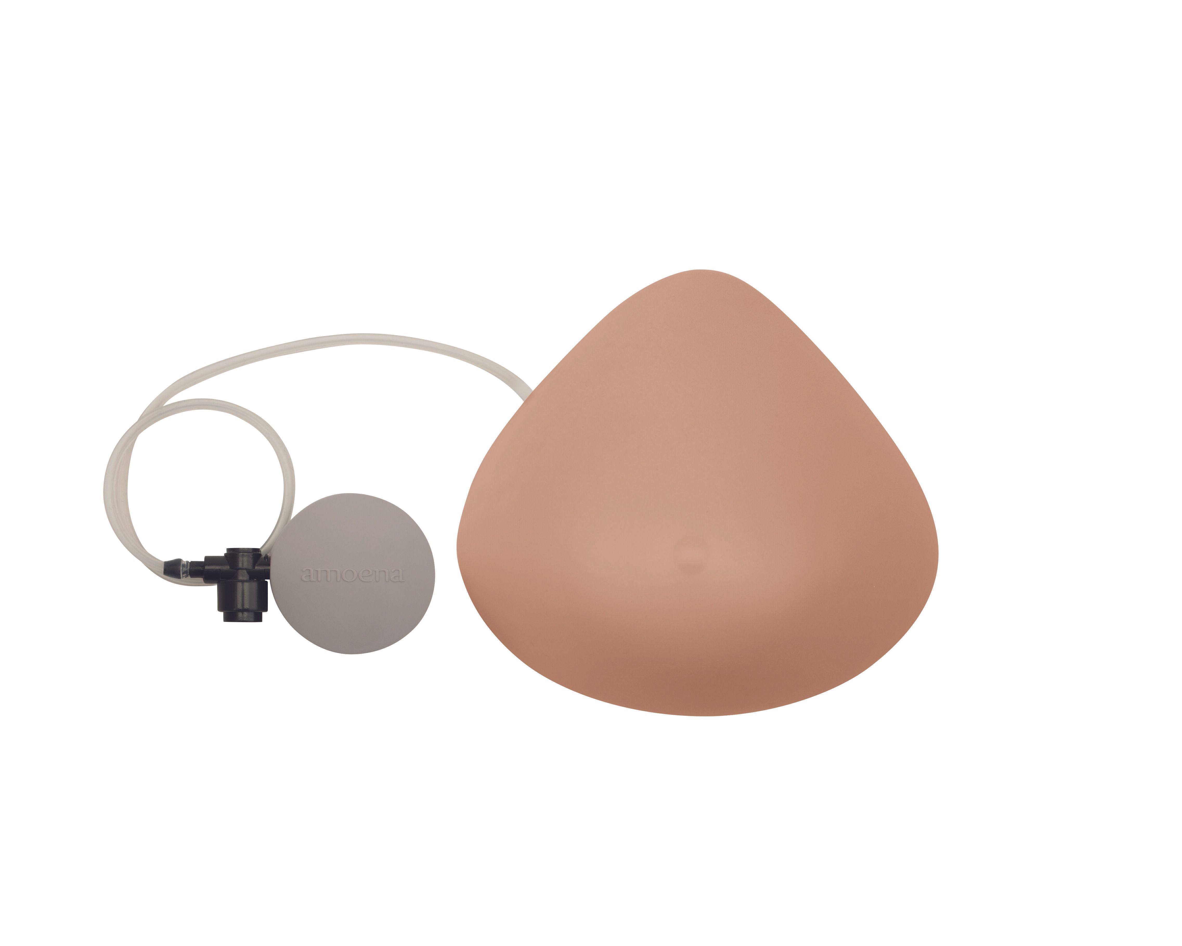 Brustprothese mit tropfenförmiger Form. Beige Farbe. Mit Pumpe und Schlauch.